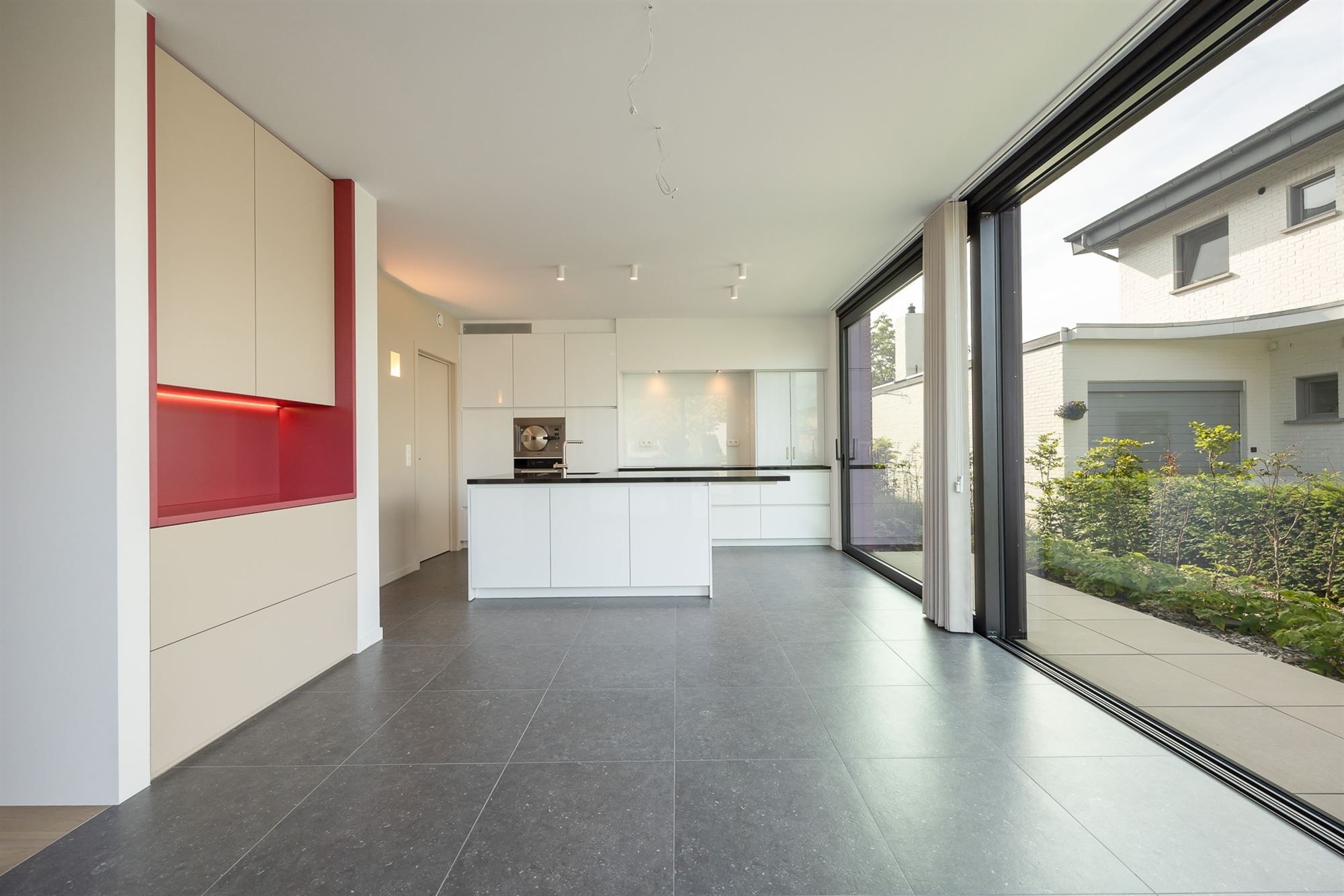 Lichtrijk en luxueus appartement met omvattende tuin foto 13