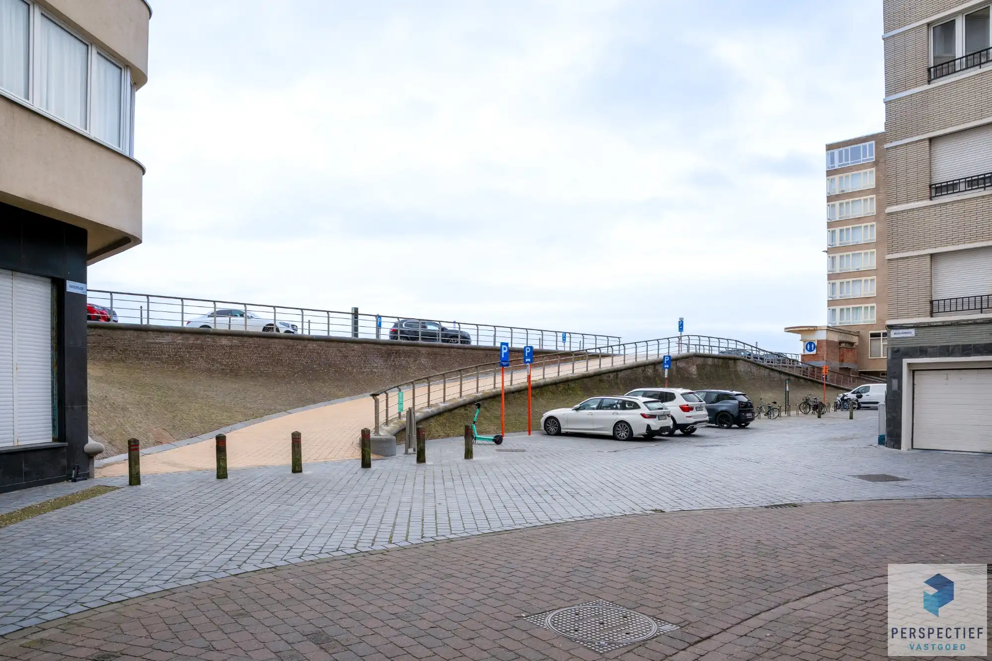 Goed gelegen ruim vernieuwd 2 slaapkamer appartement met grote berging en autostaanplaats foto 18