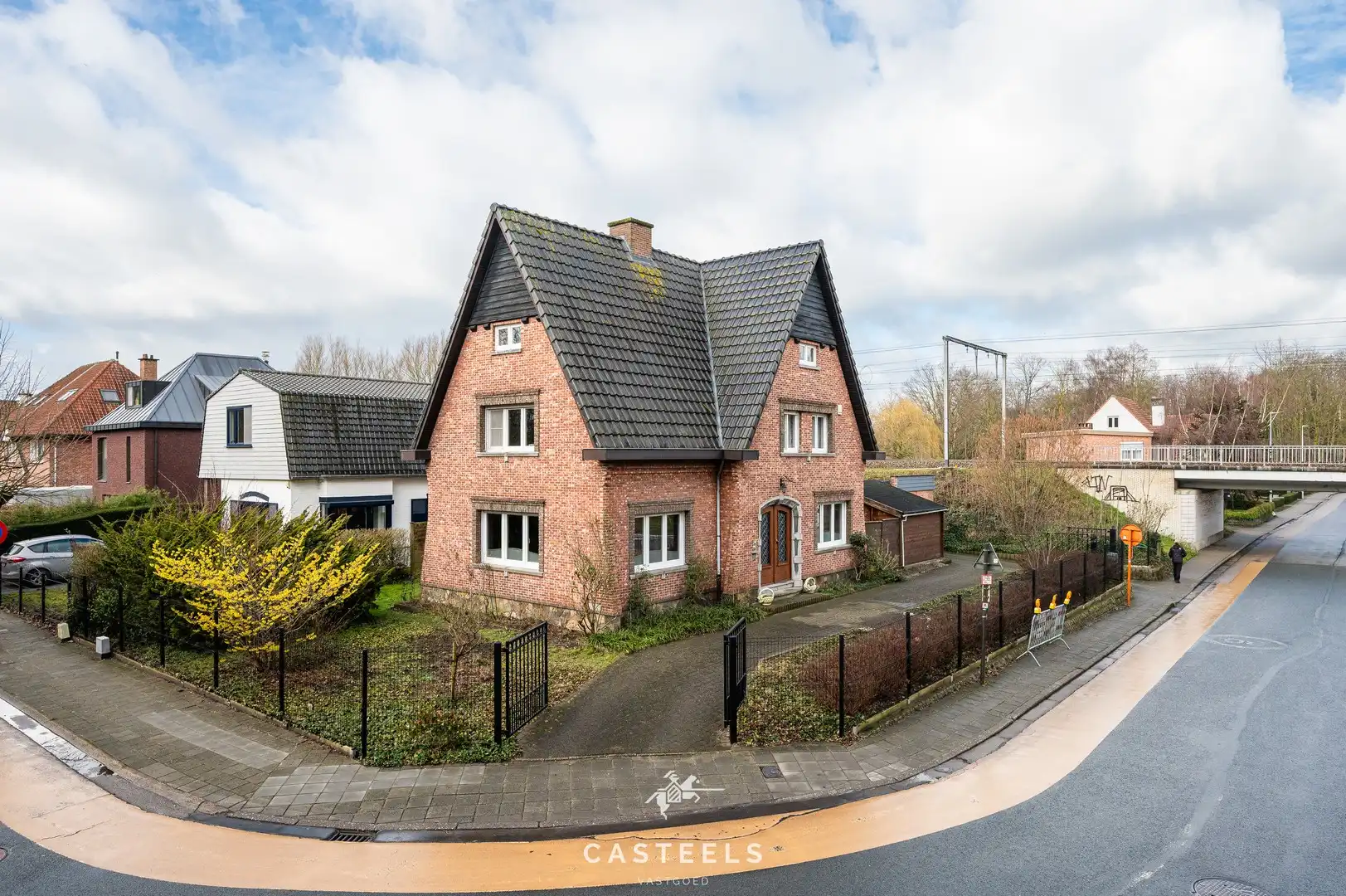 Ruime gezinswoning met zonnige tuin te koop in Lokeren foto 3