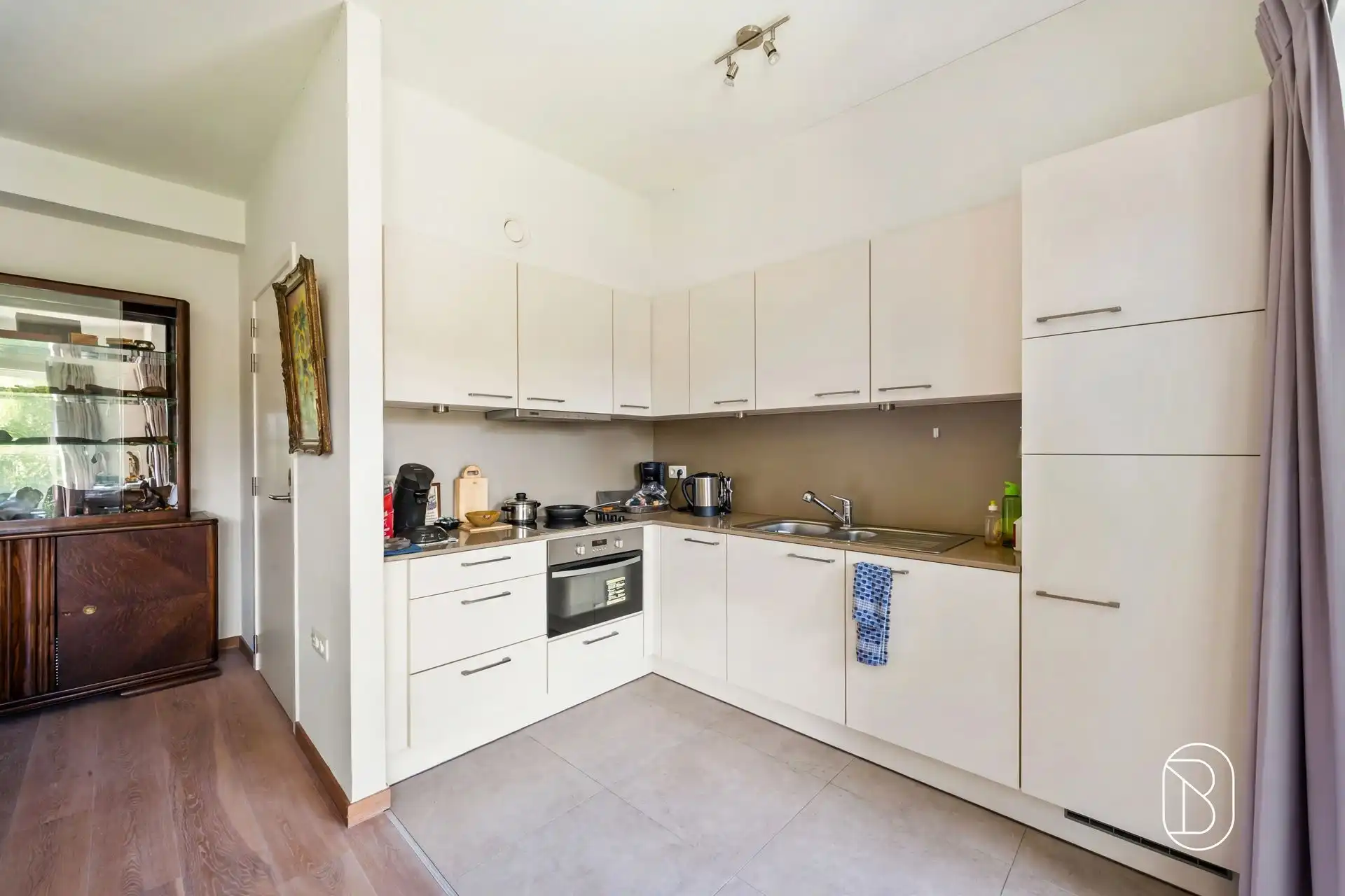 IDEALE INVESTERING! Moderne assistentieflat met terras foto 5