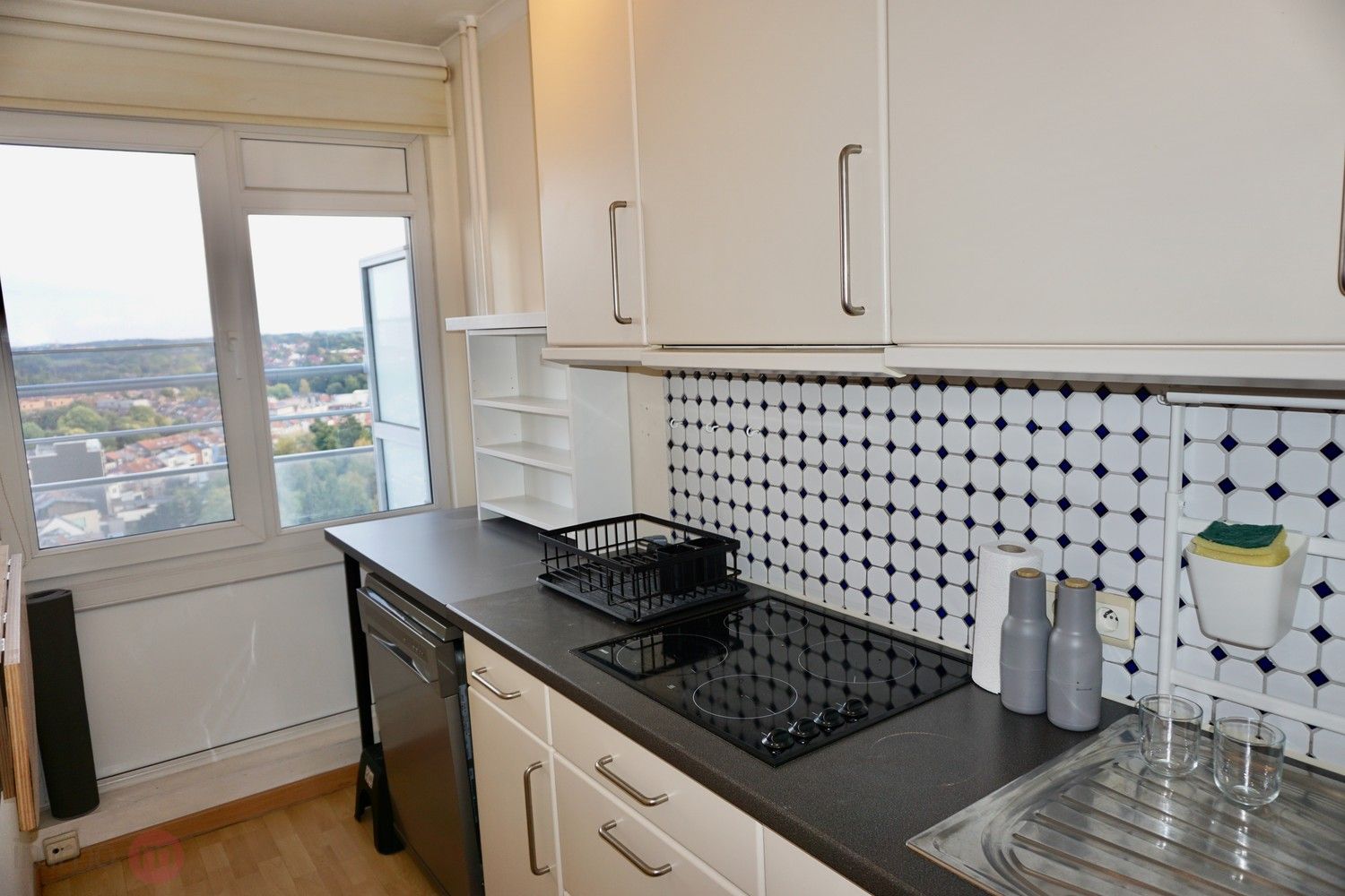 Gemeubeld appartement met 1 slaapkamer, bureelruimte, terras en fantastisch uitzicht over Leuven. foto 6