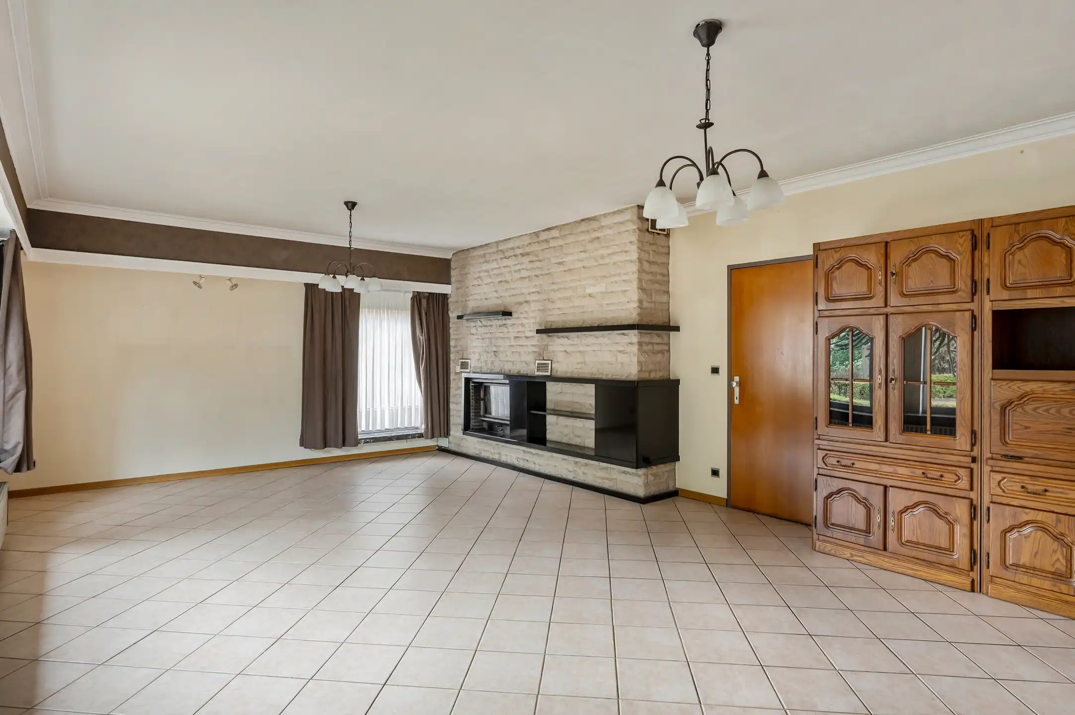 Vrijstaande renovatiewoning met 3 slaapkamers, garage en diepe tuin foto 5