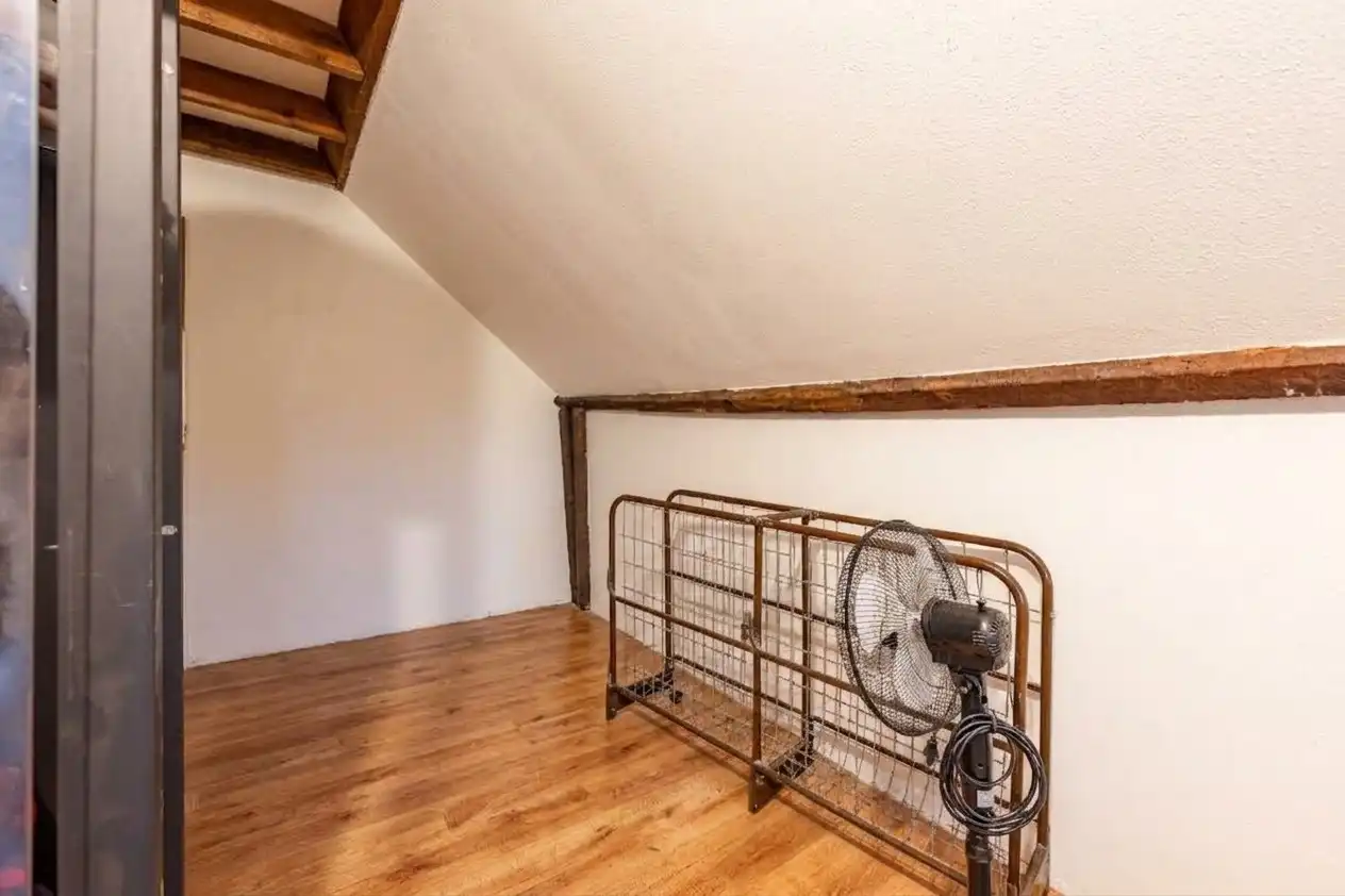 Charmevolle te renoveren woning met 3 slaapkamers en tuin op perceel van 405 m² te koop in Aalbeke foto 11