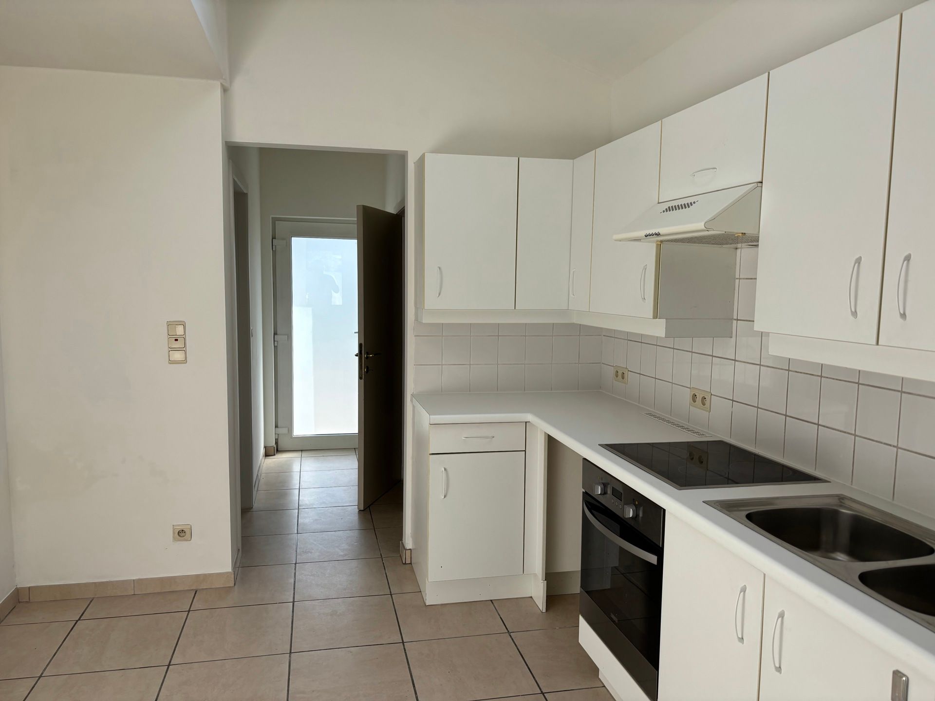 BURST - Gerenoveerde rijwoning met tuin foto 5