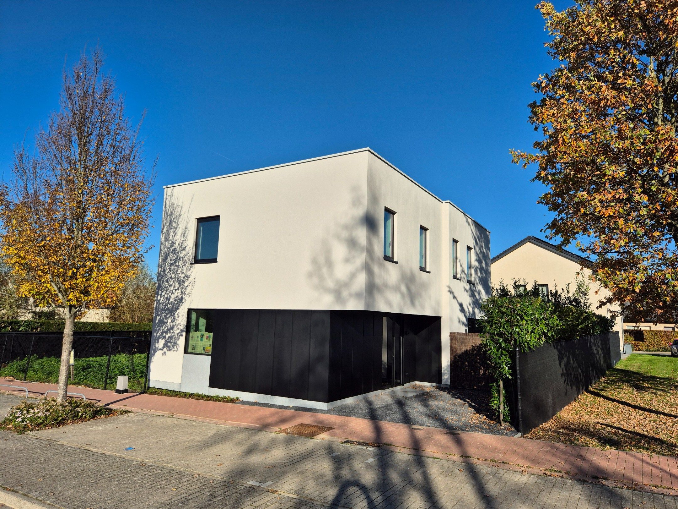 Nieuwbouwwoning met 3 slaapkamers en tuin foto {{pictureIndex}}