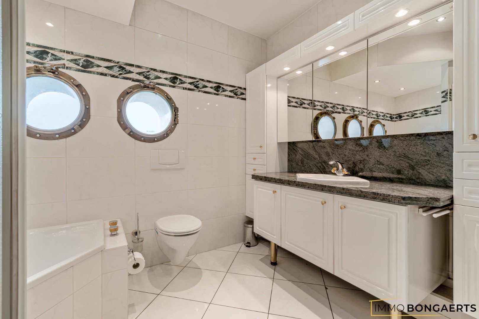Ruime woning met vier slaapkamers  foto 21