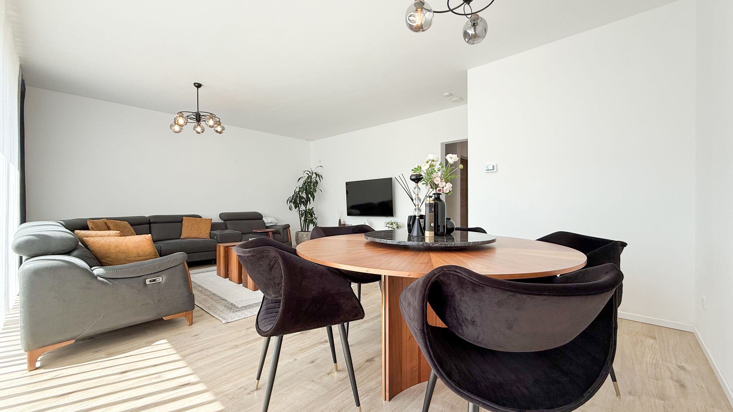 Halfopen nieuwbouw met 4 slaapkamers gelegen te Berkenbos! foto 2