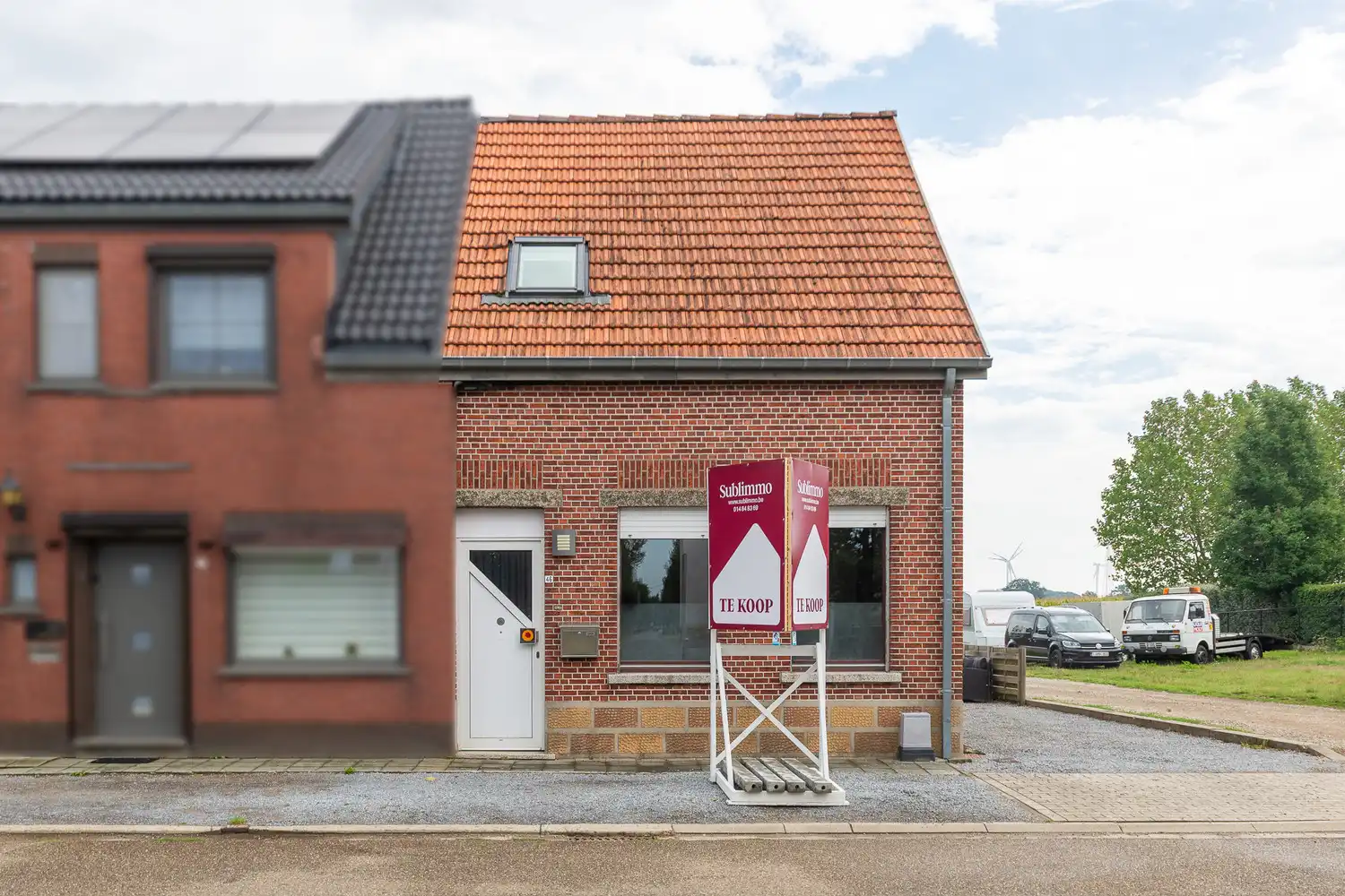 Halfopen woning op een perceel van 532 m² met ruime garage/werkplaats foto 2