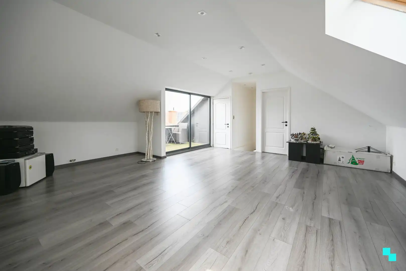 Ruime woning nabij centrum Bissegem foto 24