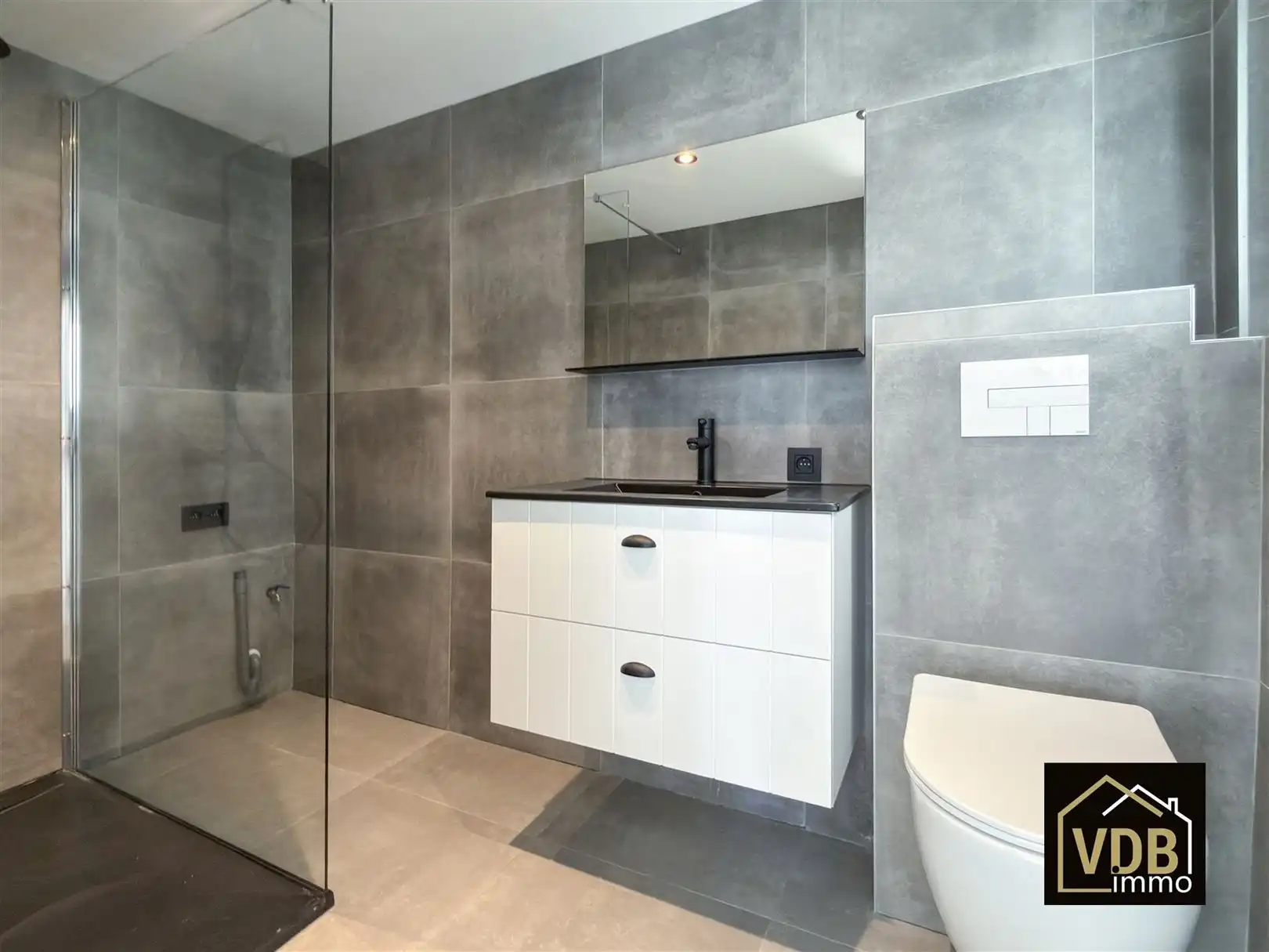 HALF OPEN BEBOUWING MET 4 SLAAPKAMERS EN GROTE GARAGE foto 23