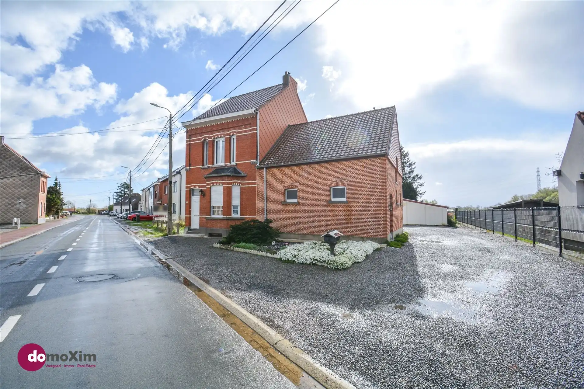 Hoofdfoto van de publicatie: Te renoveren woning met polyvalente ruimte op toplocatie in Zemst