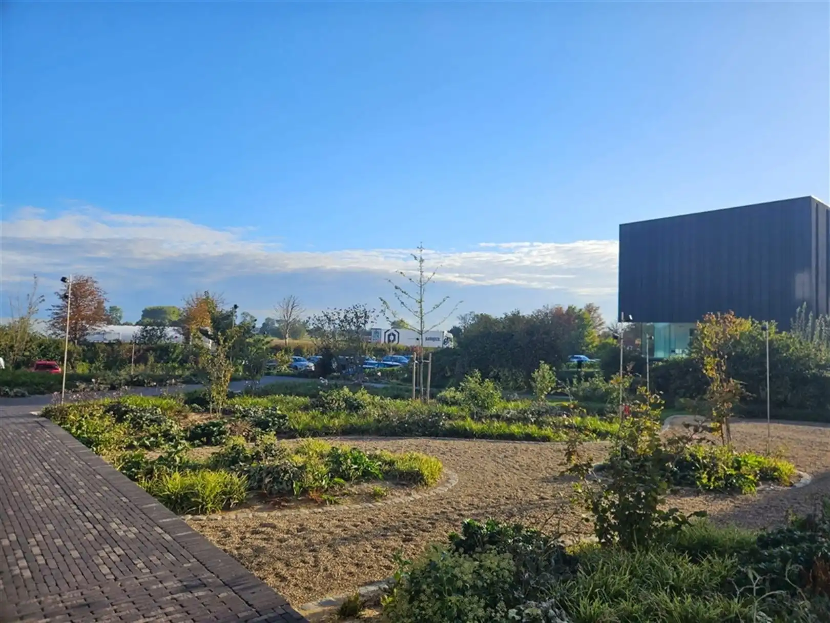 Nieuwbouw magazijnruimtes langs de E40 in Drongen  foto 11