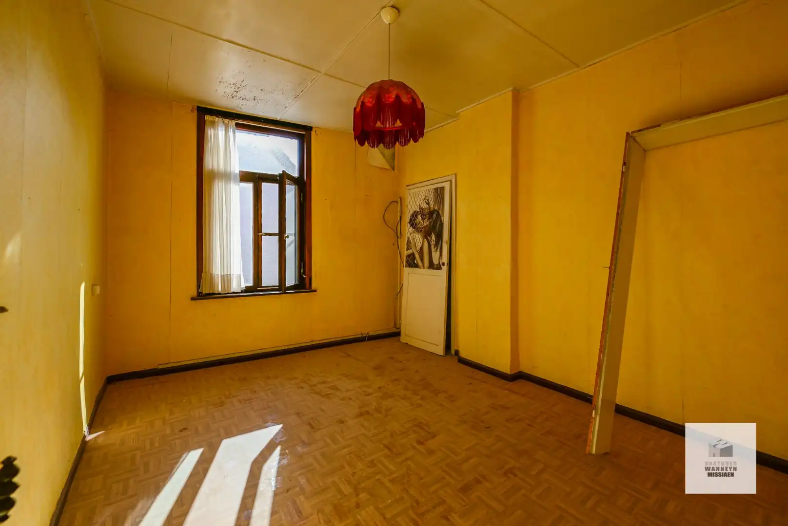 Casco woning met kantoorfunctie, ruime garage en een knusse binnenkoer foto 16