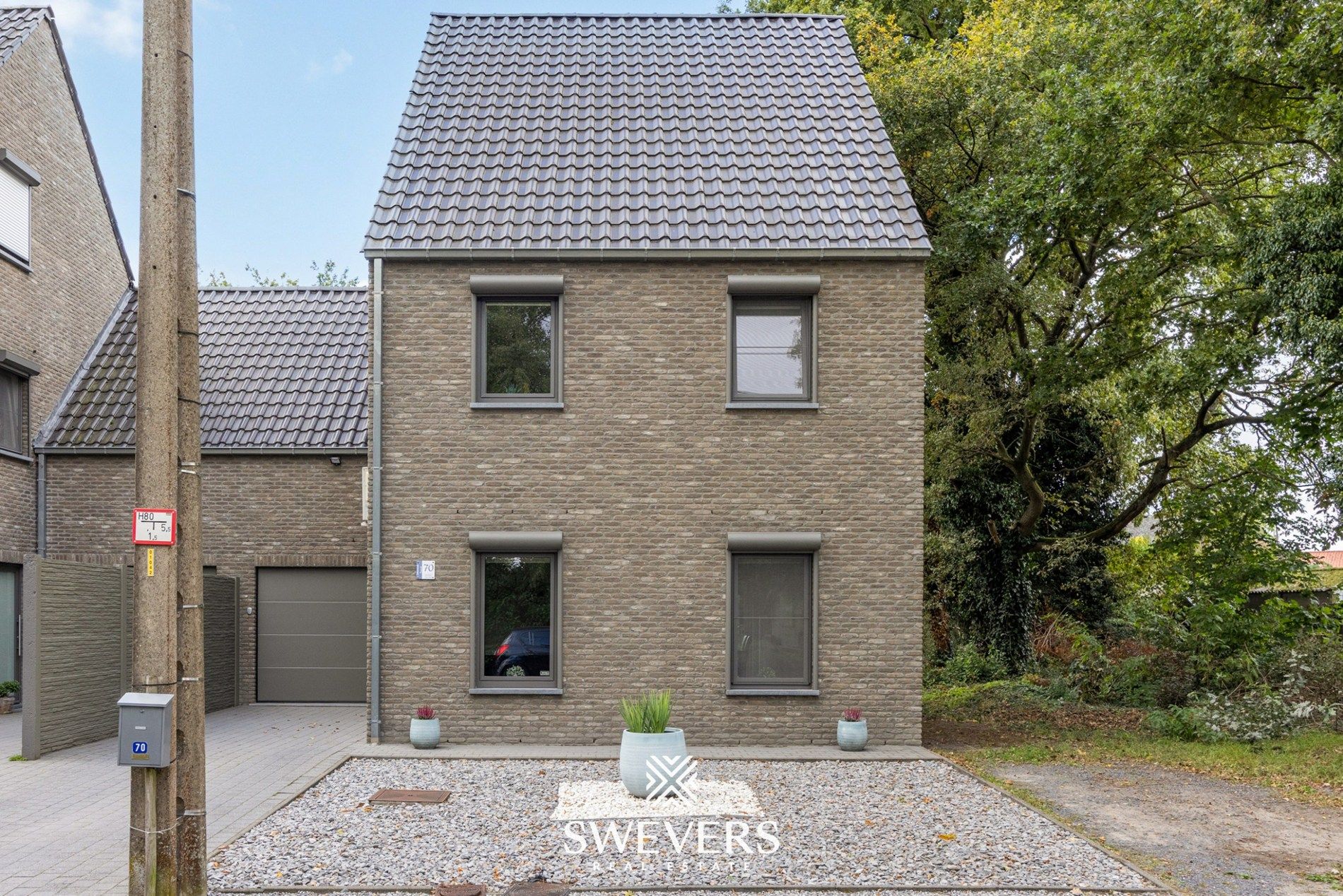 Recente instapklare moderne gezinswoning in Leopoldsburg foto {{pictureIndex}}