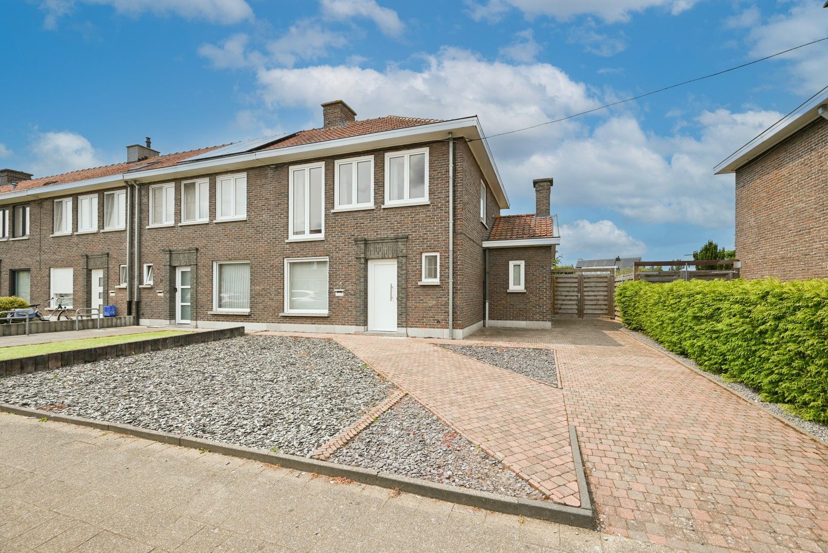 ()=>{if(producerUpdateValueVersion(node),producerAccessed(node),node.value===ERRORED)throw node.error;return node.value} Negenhoekstraat 46 - 8870 Izegem