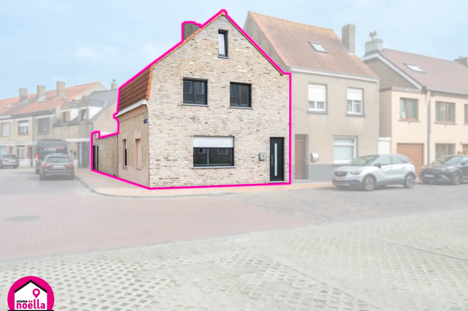 Half open bebouwing met garage en berging foto {{pictureIndex}}