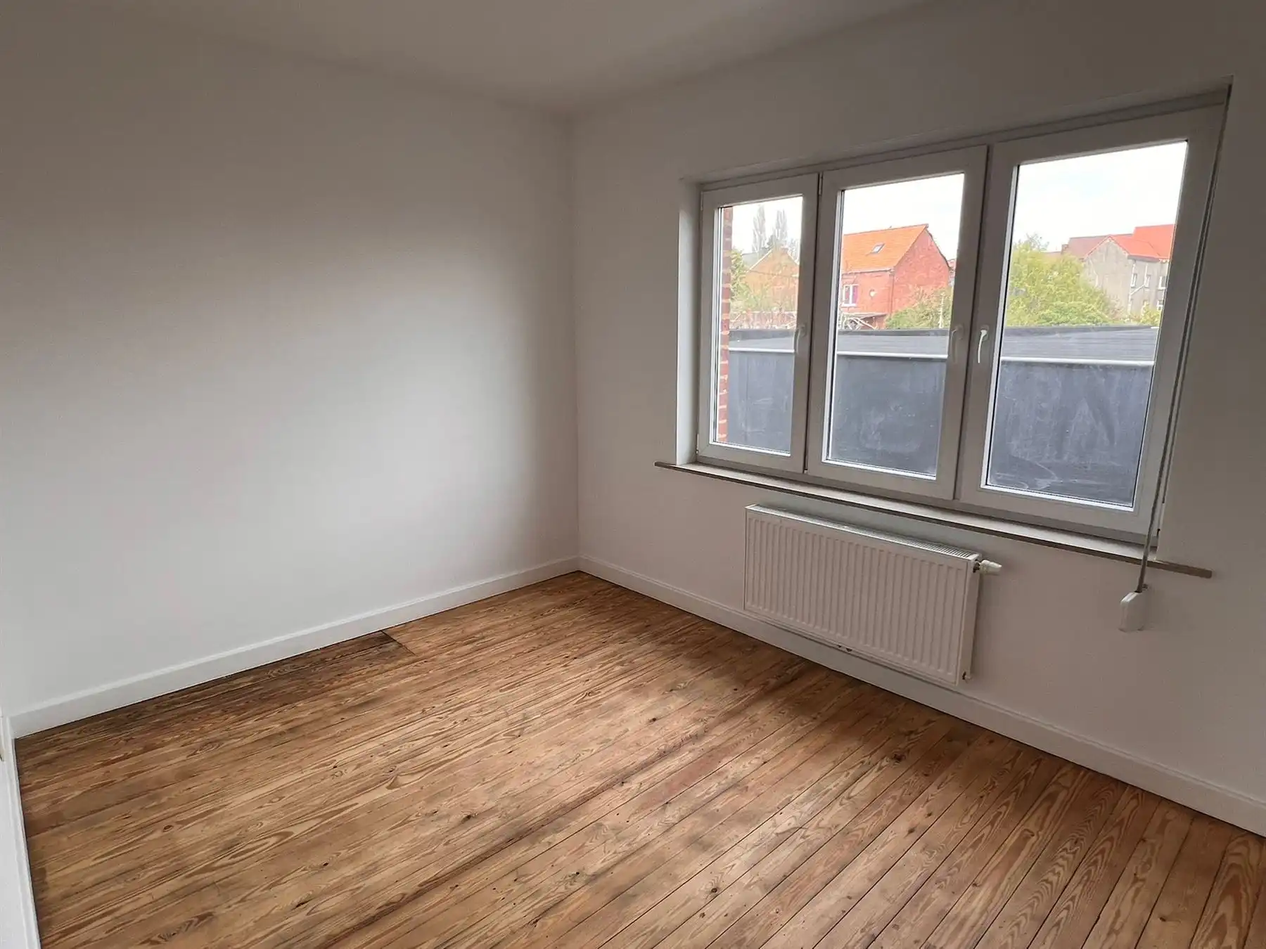 Aangename woning met 5 slaapkamers en garage foto 8