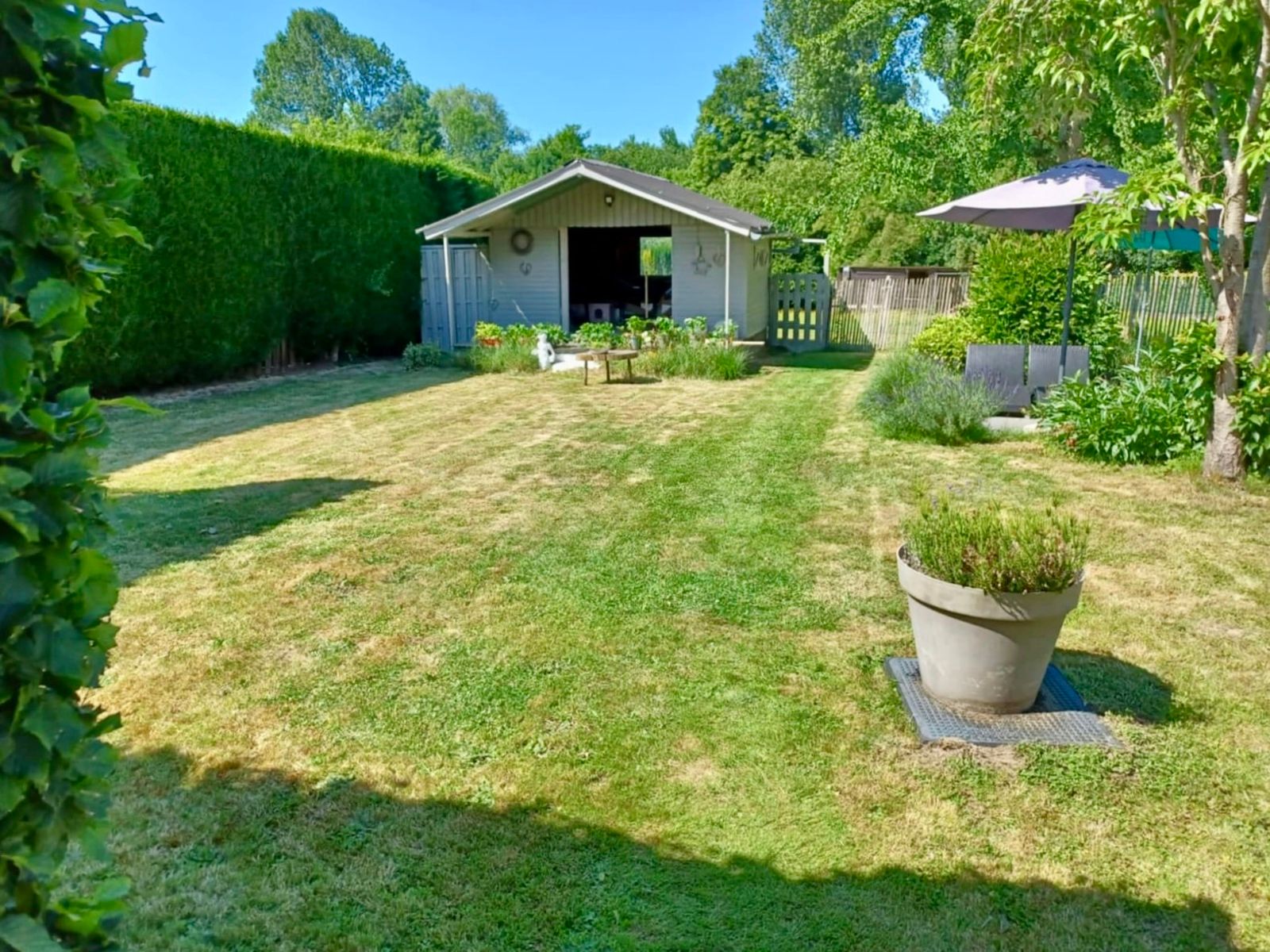 Zeer ruime woning met grote tuin en vrij zicht. foto 28