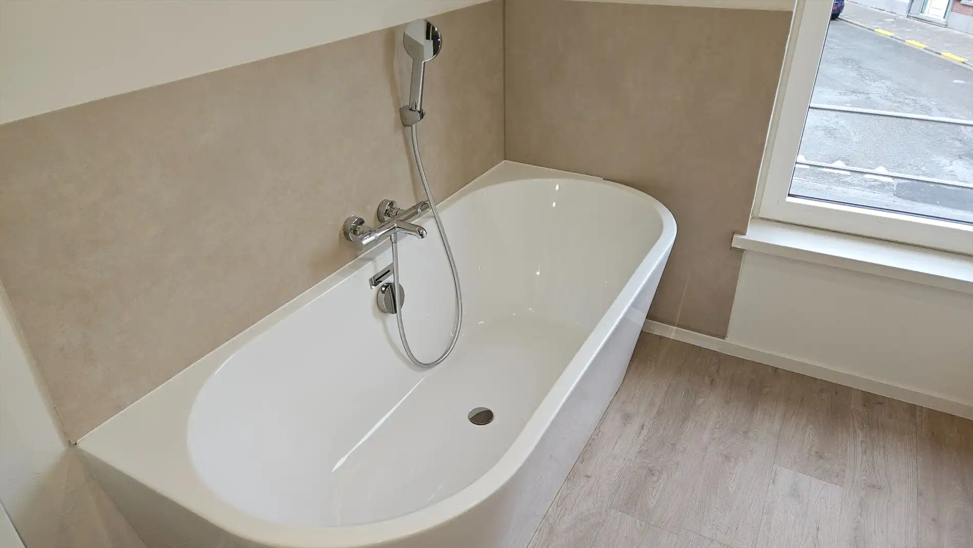 Gerenoveerde woning met 3 slk en terras foto 12