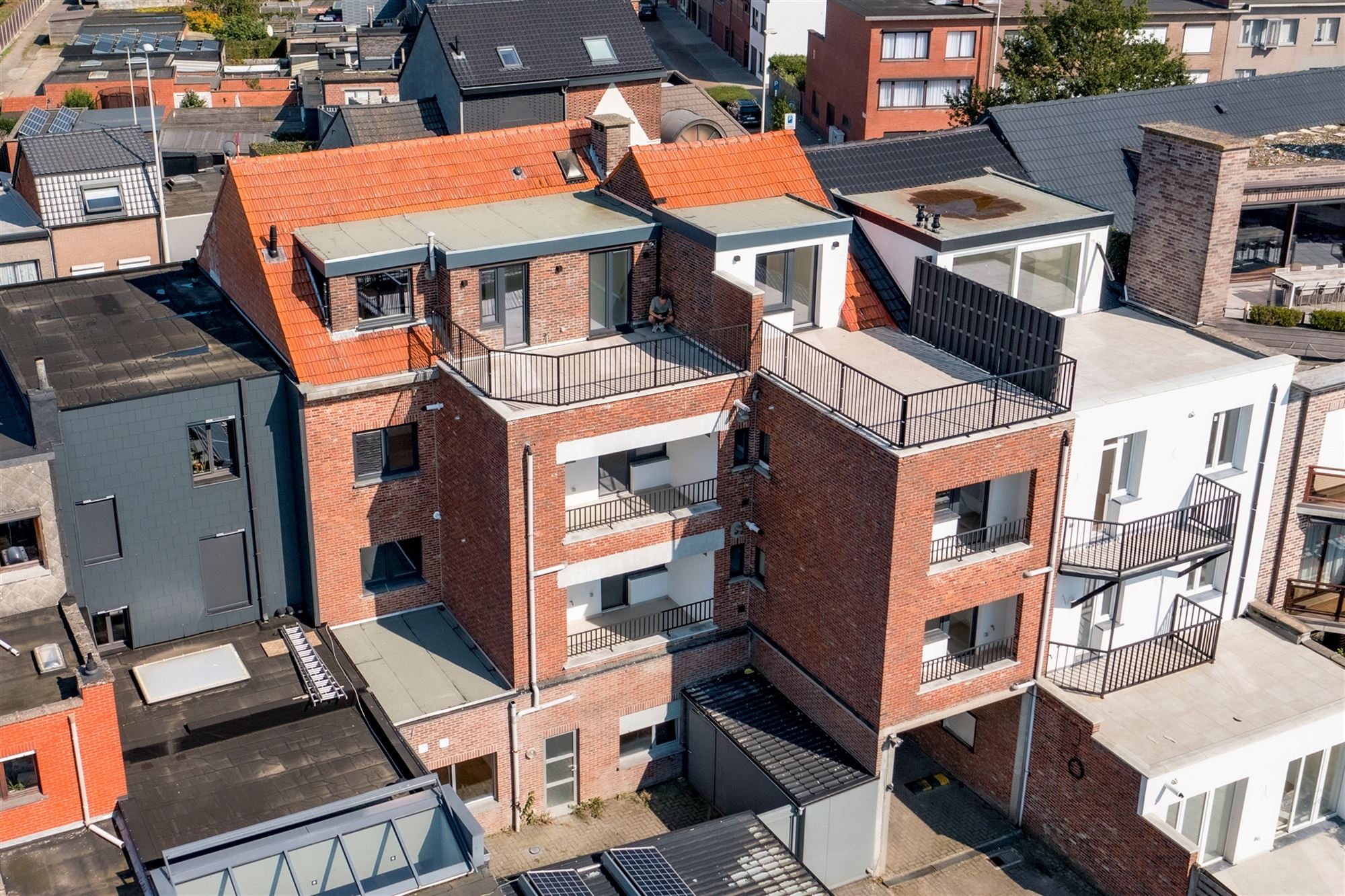 Gelijkvloers 2 slk appartement met terras en mog P foto 3