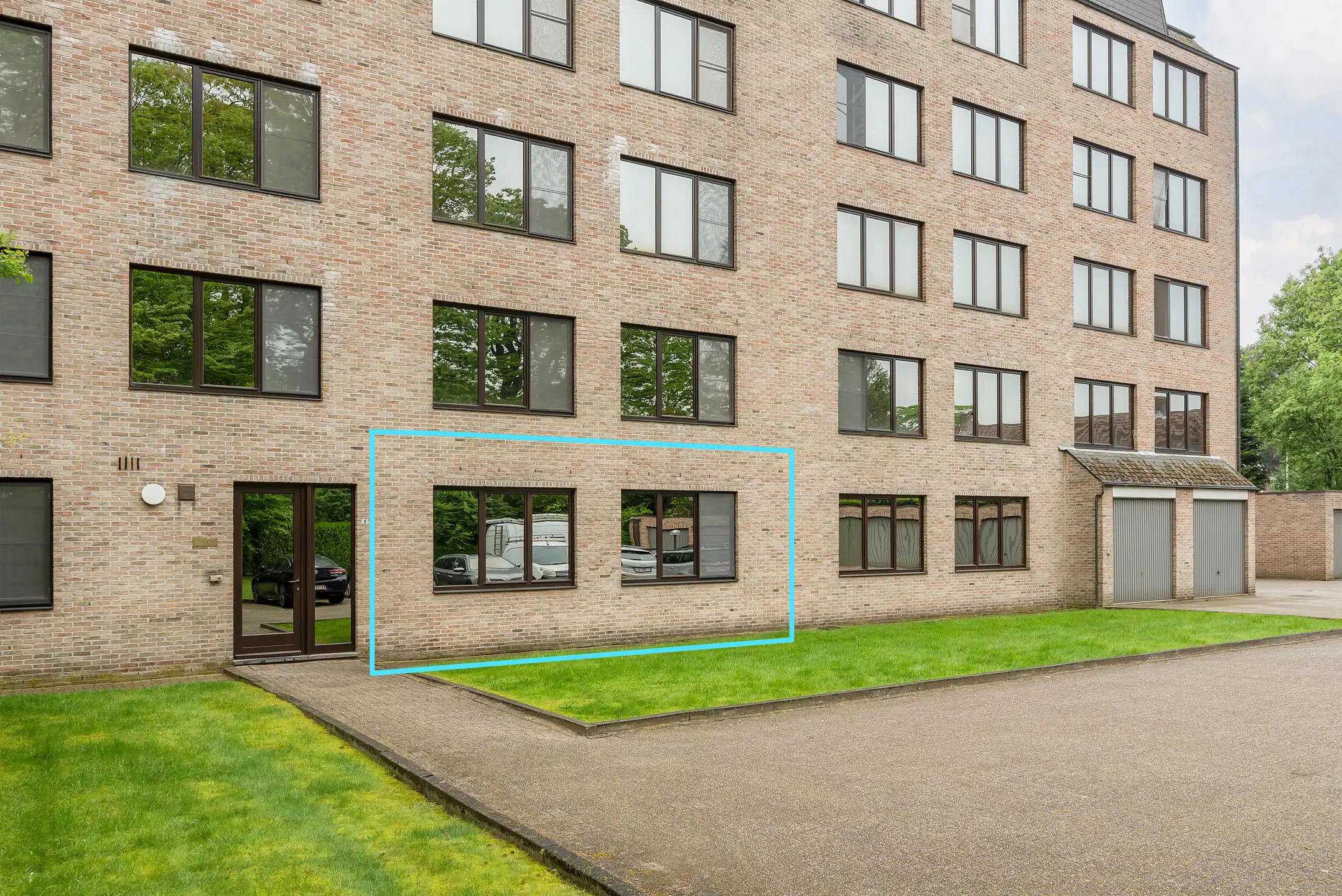 Volledig gerenoveerd zonnig appartement met 2 slaapkamers foto 14