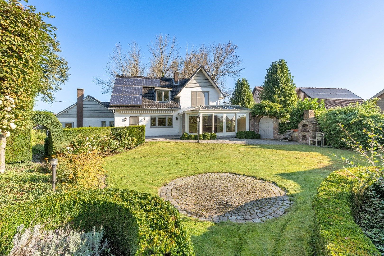 Charmante villa met authentieke uitstraling en prachtige tuin, 4 slaapkamers. foto 3