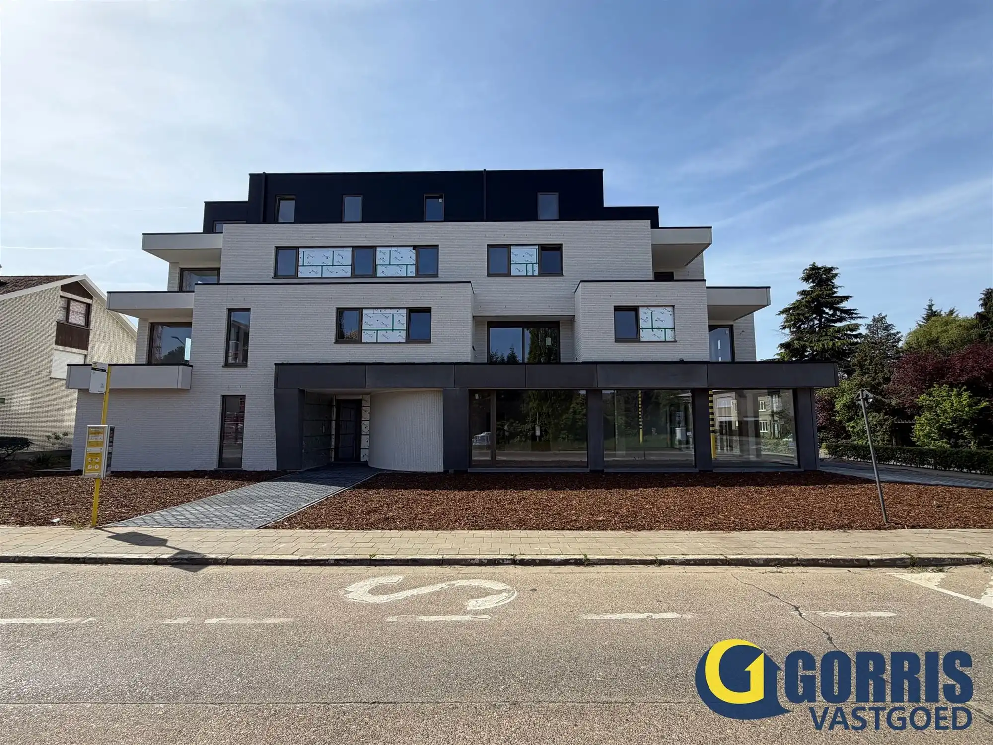  Ruime commerciële ruimte van 198 m² op toplocatie in Heist-op-den-Berg foto 2
