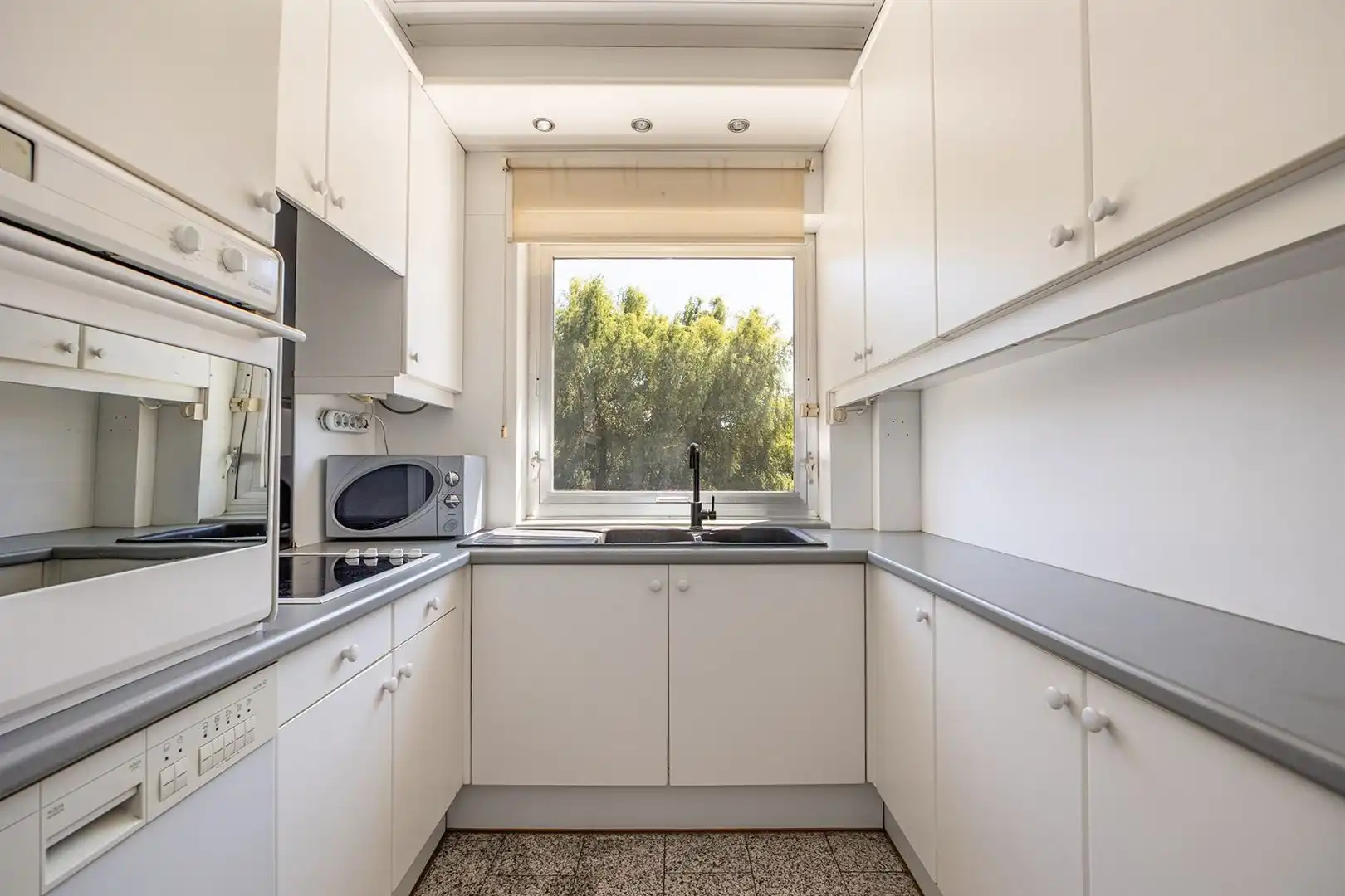 Ruime bel-etage met 4 slaapkamers in Ekeren foto 5