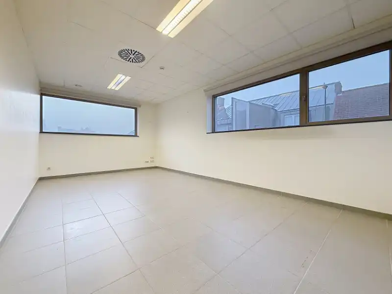 Instapklare kantoorruimte te huur foto {{pictureIndex}}