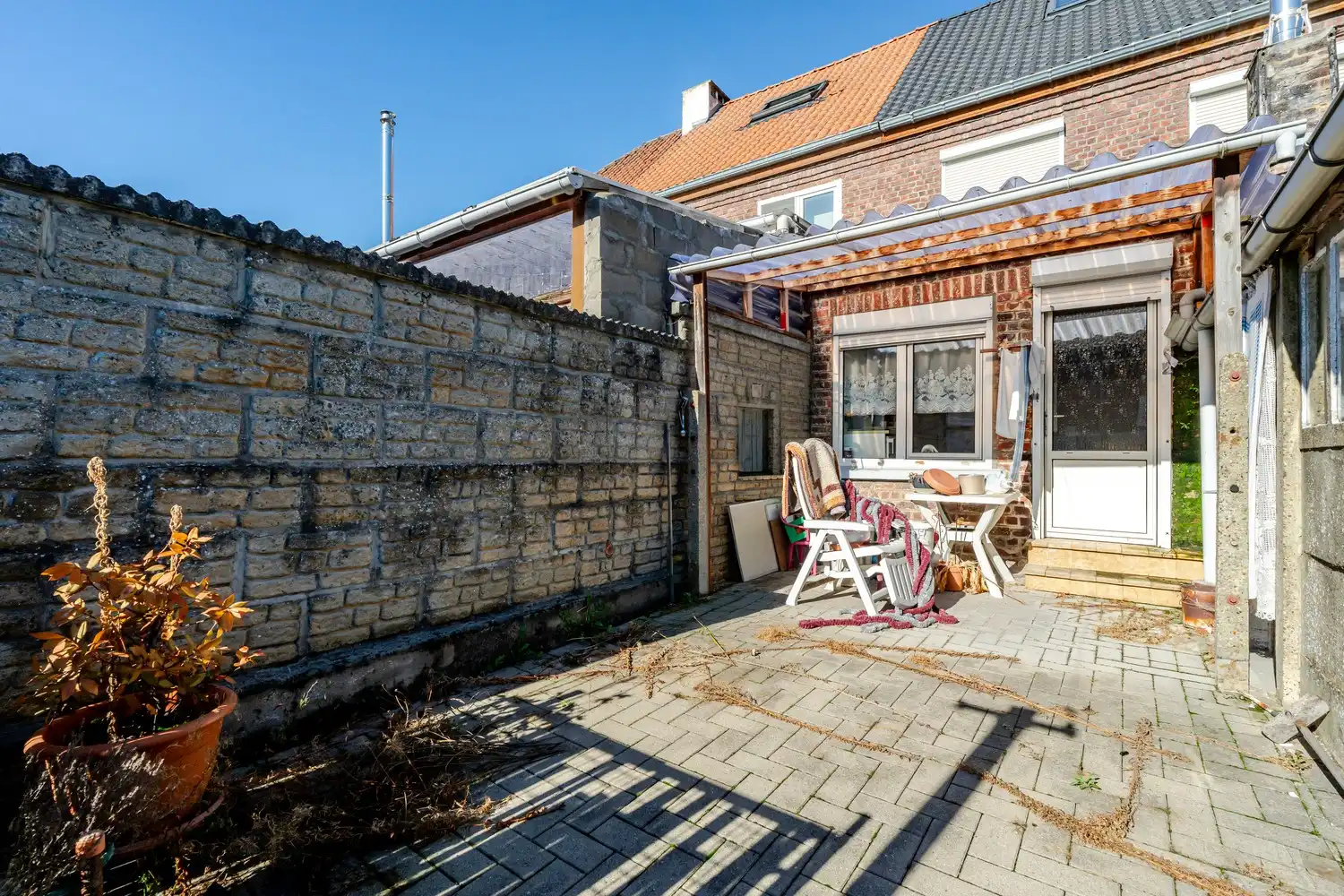 Renovatieproject: Rijwoning met 2 slaapkamers en oostgerichte koer in rustige woonwijk te Sint-Pieters-Leeuw foto 14