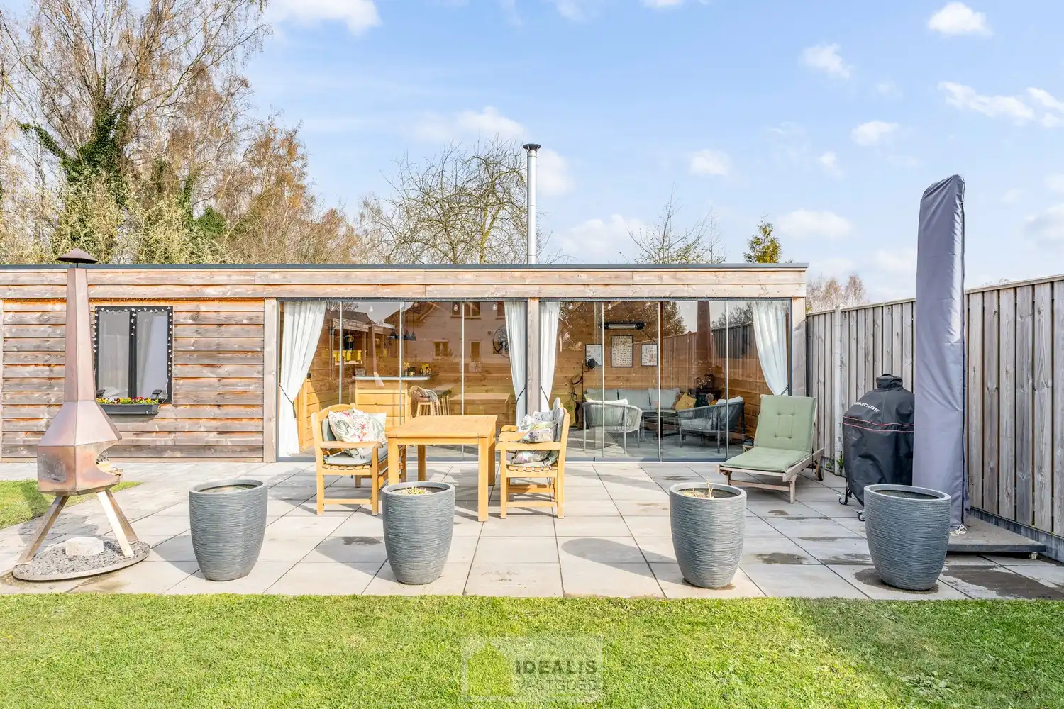 Recent gerenoveerde en perfect onderhouden eengezinswoning met lichtrijke leefruimte, praktisch uitgeruste keuken, 3 slaapkamers, knappe badkamer en knap bijgebouw! foto 51