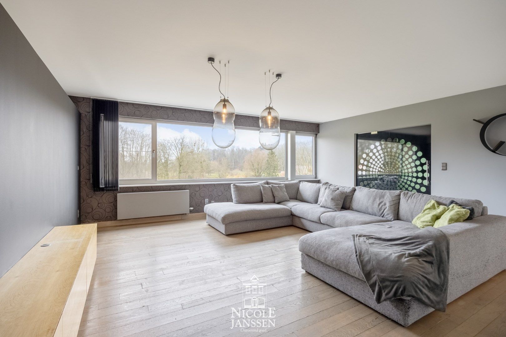 Zeer moderne en luchtige woning in een rustige, groene omgeving foto 14