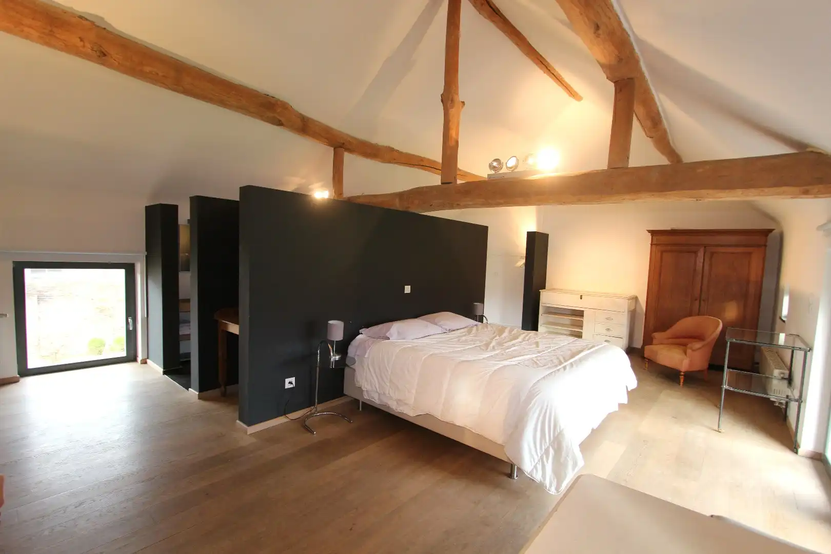 RUIME WONING VAN 390 m² MET GROTE TUIN EN ZWEMBAD foto 17