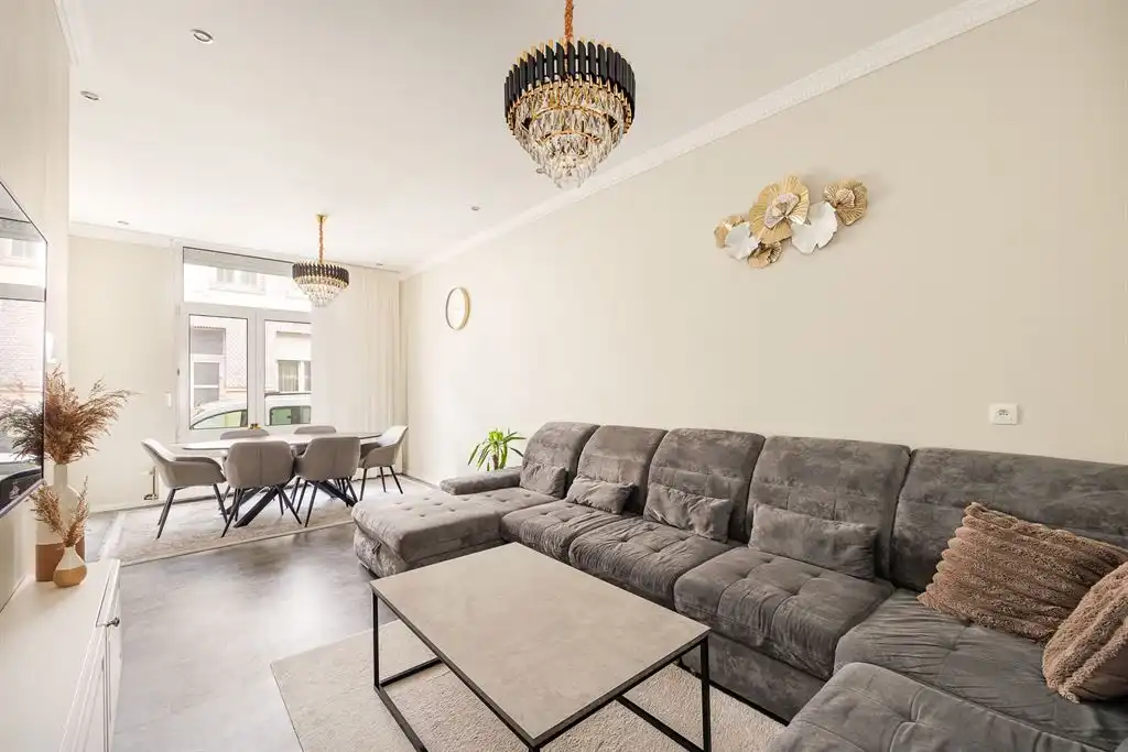 Gerenoveerde woning met 4 slaapkamers aan Krugerpark foto {{pictureIndex}}