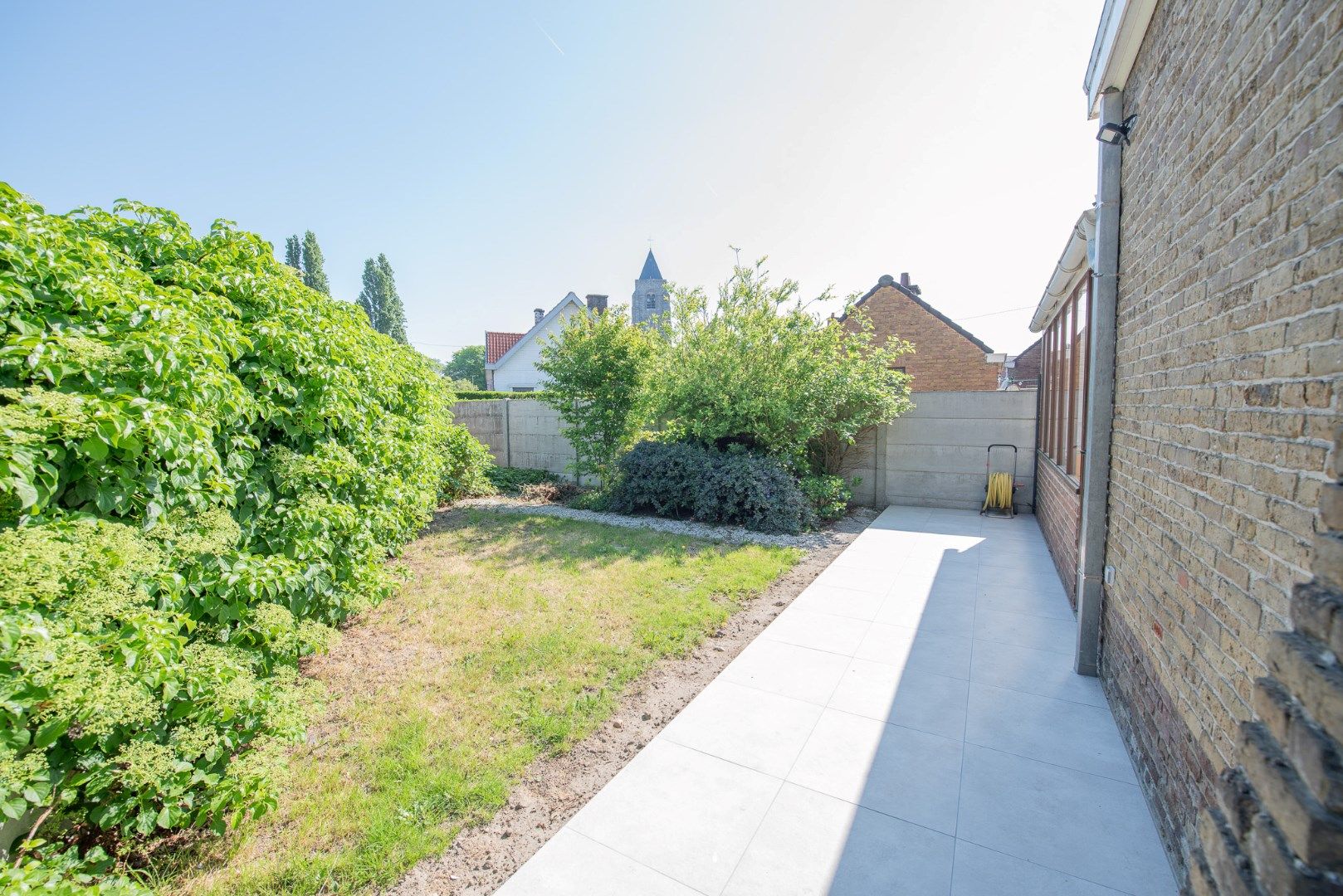 Gerenoveerde woning in rustige woonwijk TE HUUR in Waregem! foto 16
