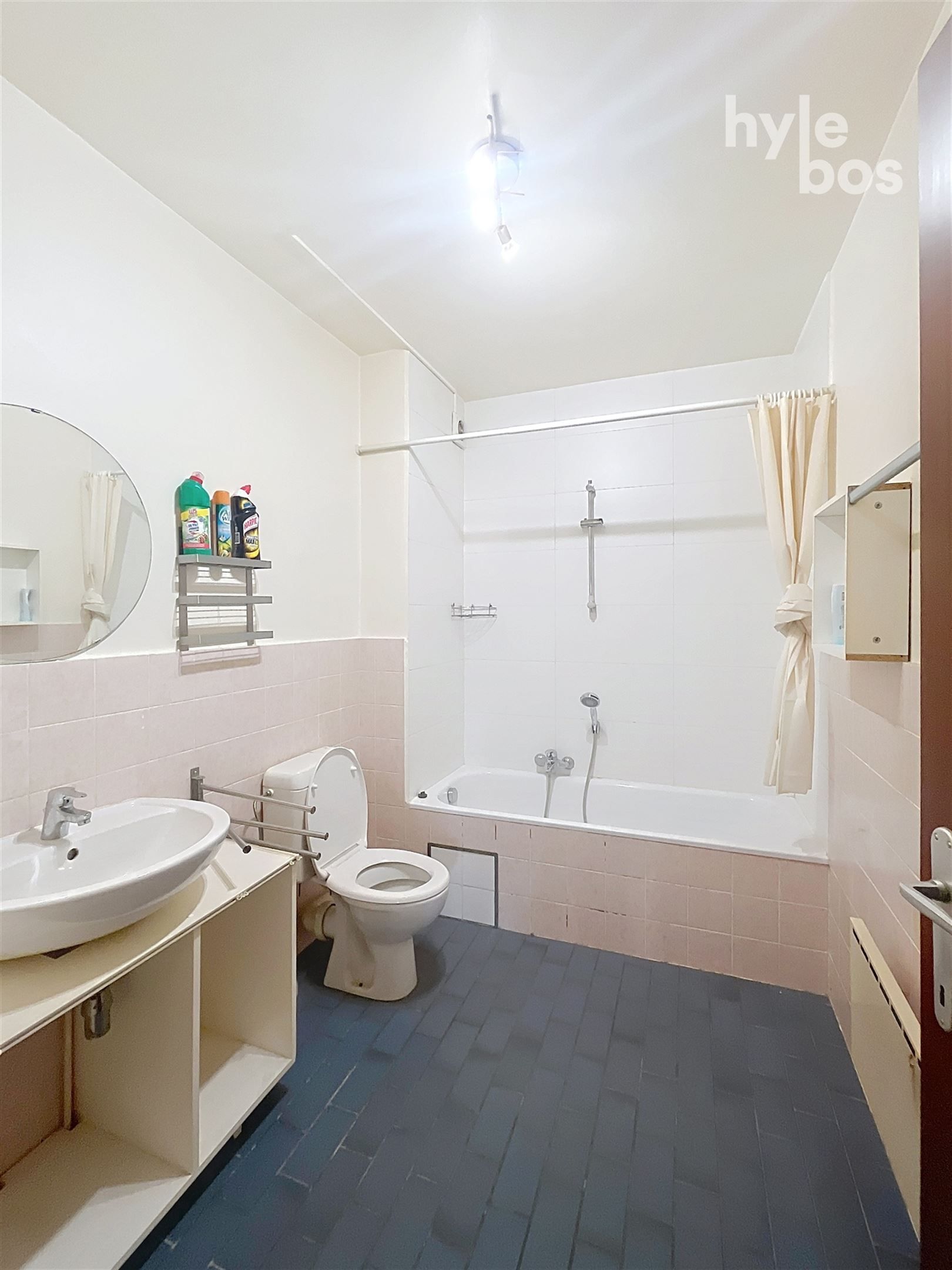Gelijkvloers 2 slaapkamer appartement met tuin en garage foto 8
