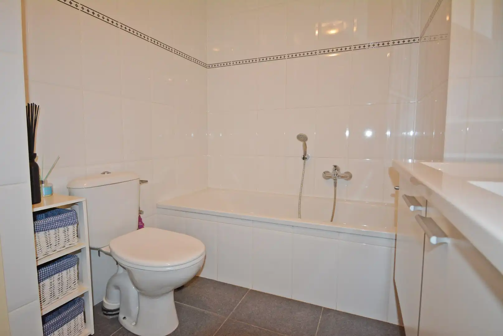 Ruim en lichtrijk appartement met 2 slaapkamers vlakbij het Rubensplein. foto 15