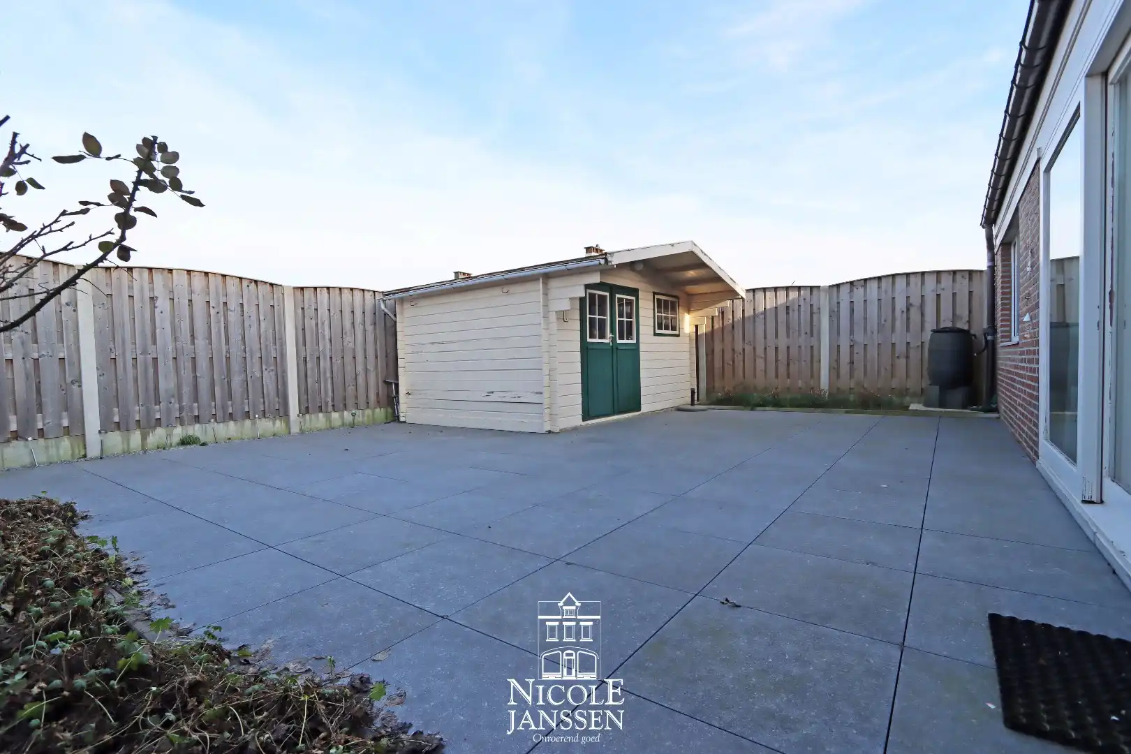 Halfopen gezinswoning met 4 slaapkamers, garage en tuintje foto 24