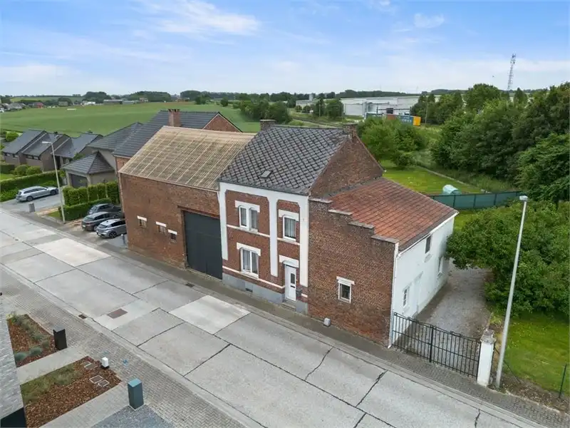 TE RENOVEREN GEZINSWONING MET LOODS IN HET LANDELIJKE GINGELOM foto 6