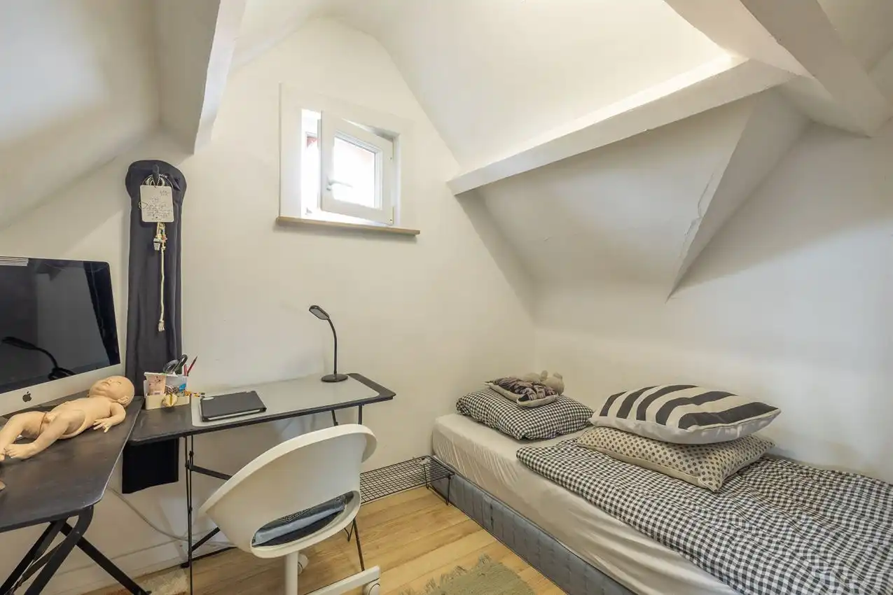 Centraal gelegen woning met garage, 3 slpk. en tuin foto 16