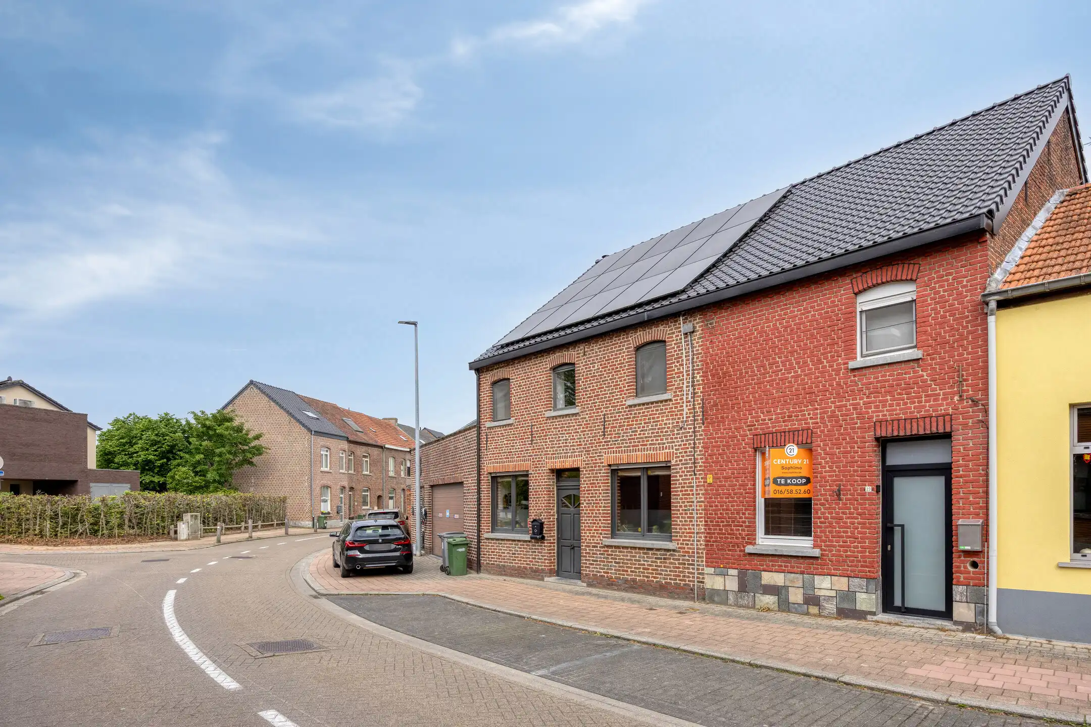 Instapklare woning met tuin op uitstekende locatie foto {{pictureIndex}}