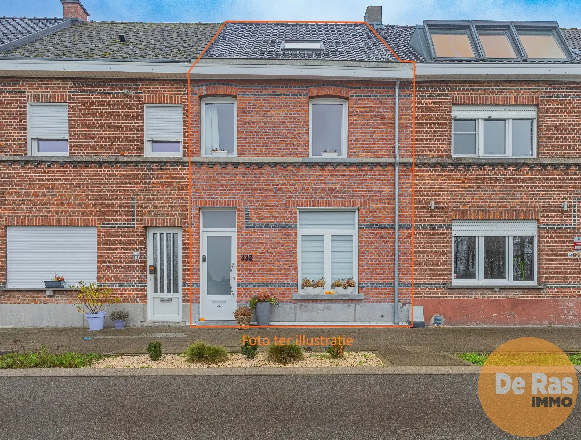 Hoofdfoto van de publicatie: HUMBEEK -Leuke woning met tuin en 3 slpk met zicht op water
