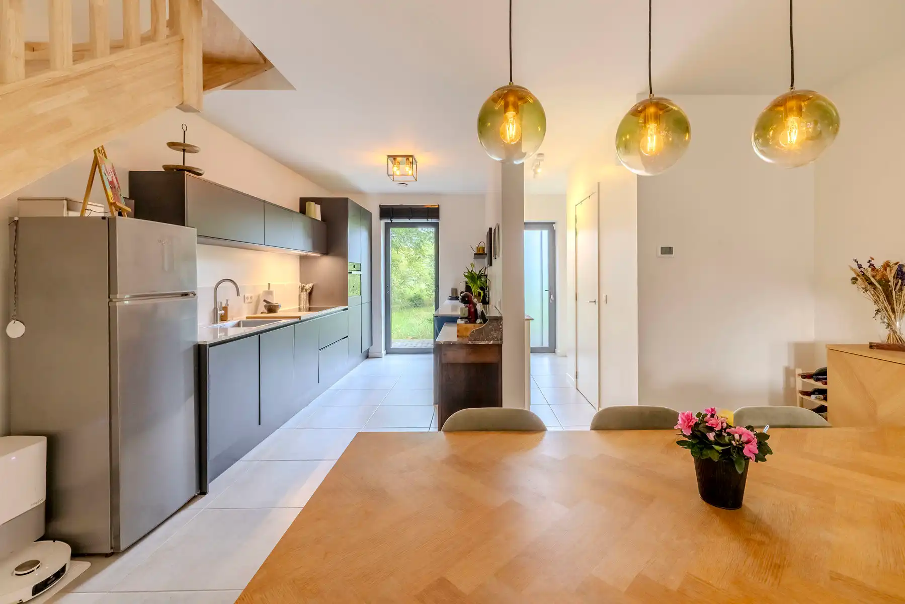 Recente woning met 3 SLP, 2 BK, tuin en 3 autostaanplaatsen foto 8