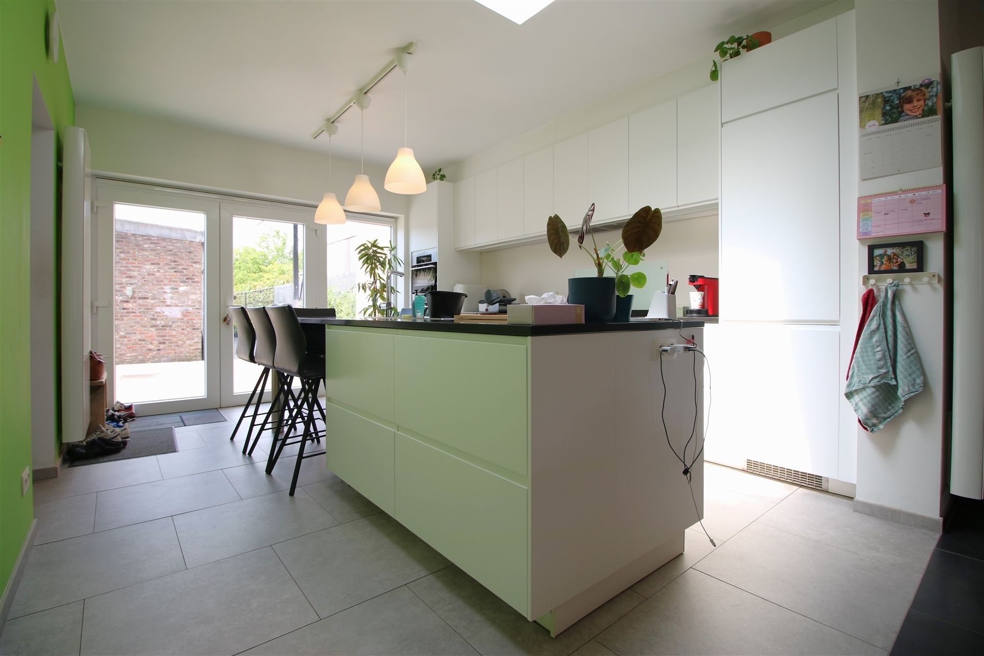 Gerenoveerde woning met 4 slpks, aparte garage en tuin foto 7