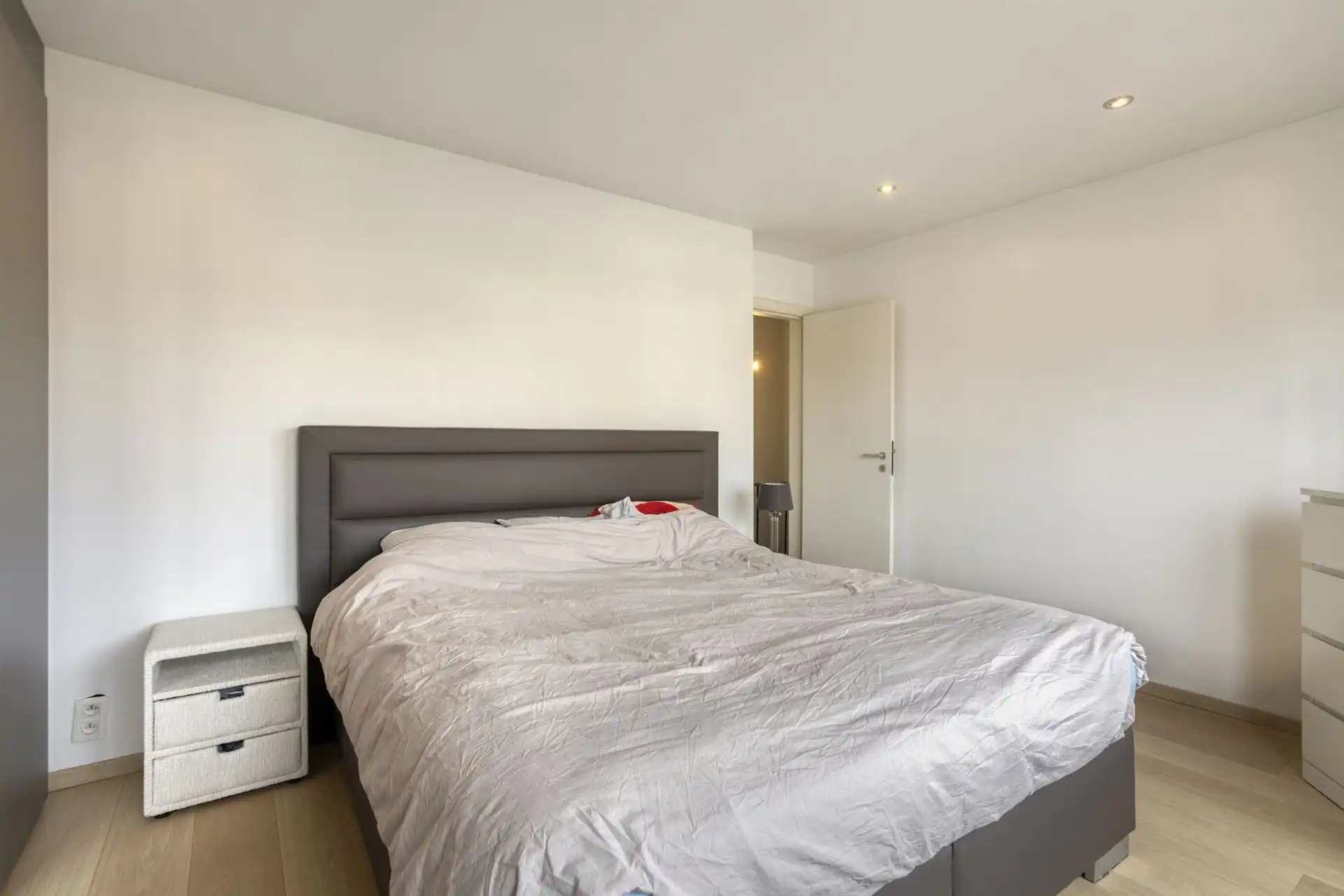 Halfopen bebouwing met 2 (mog. 3) slaapkamers en garage.  foto 13