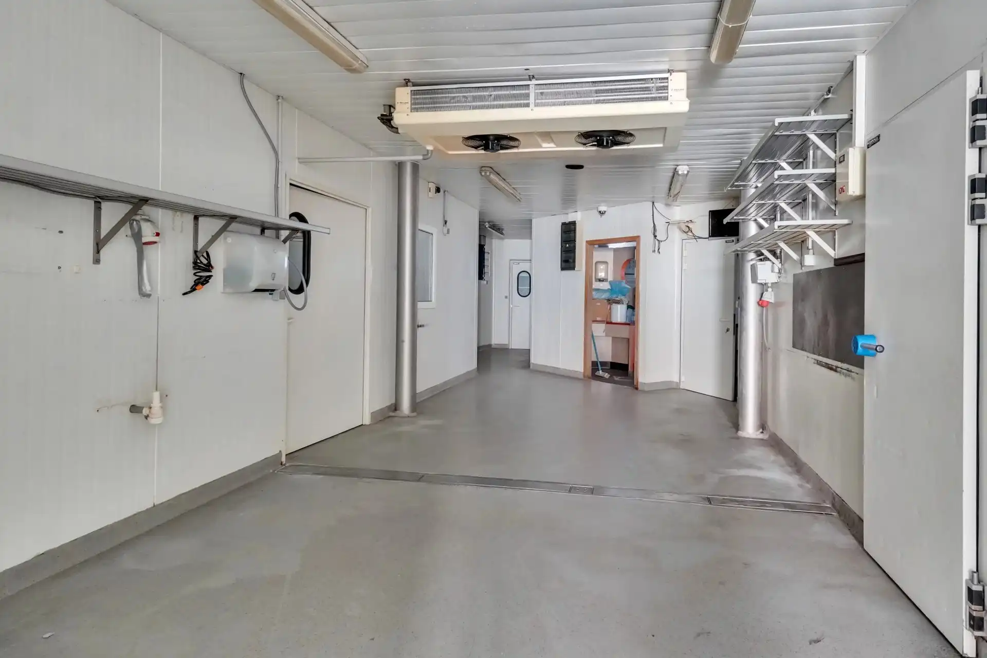 Ruim handelspand op toplocatie foto 12