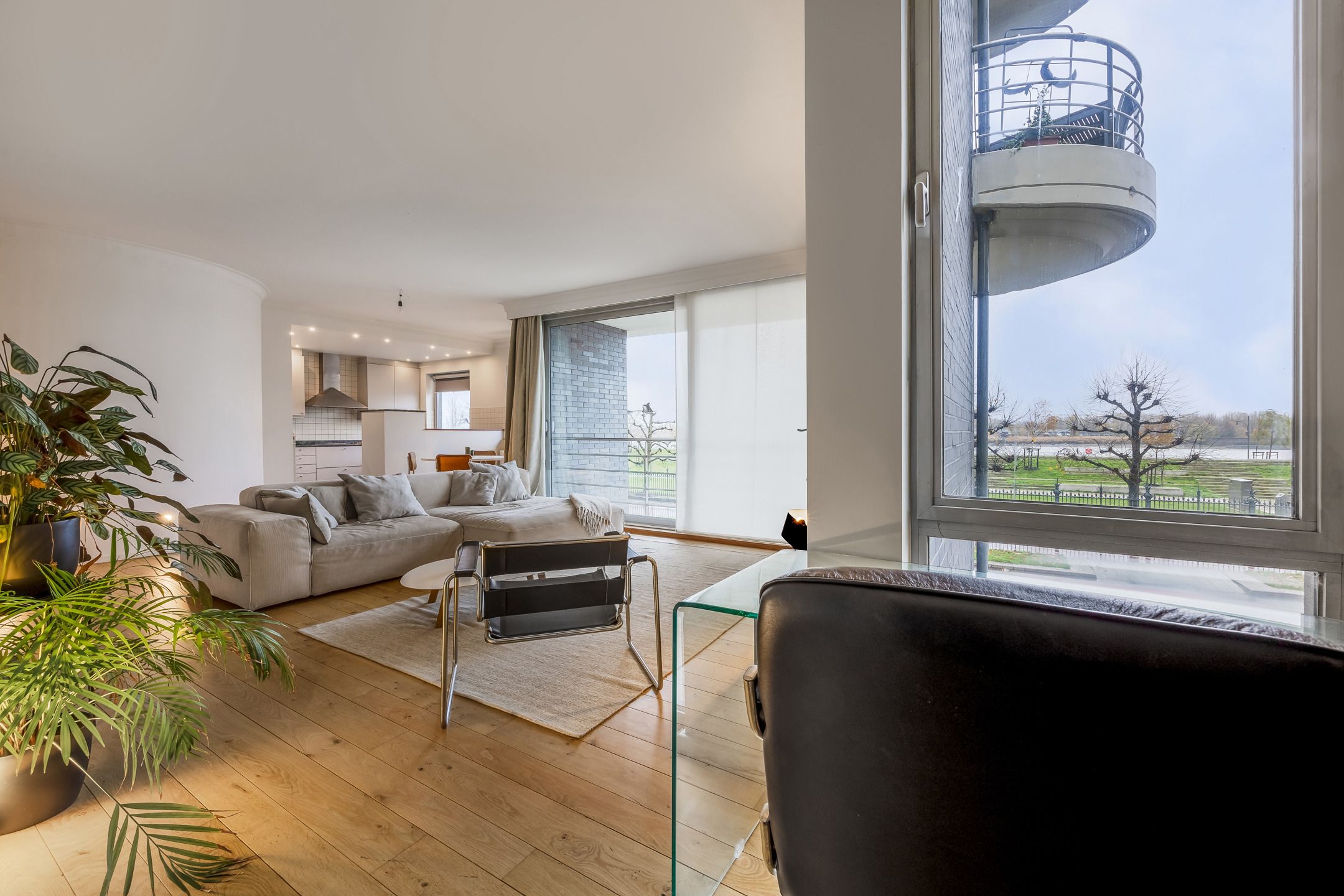 2 slaapkamer appartement met frontaal Scheldezicht! foto 3