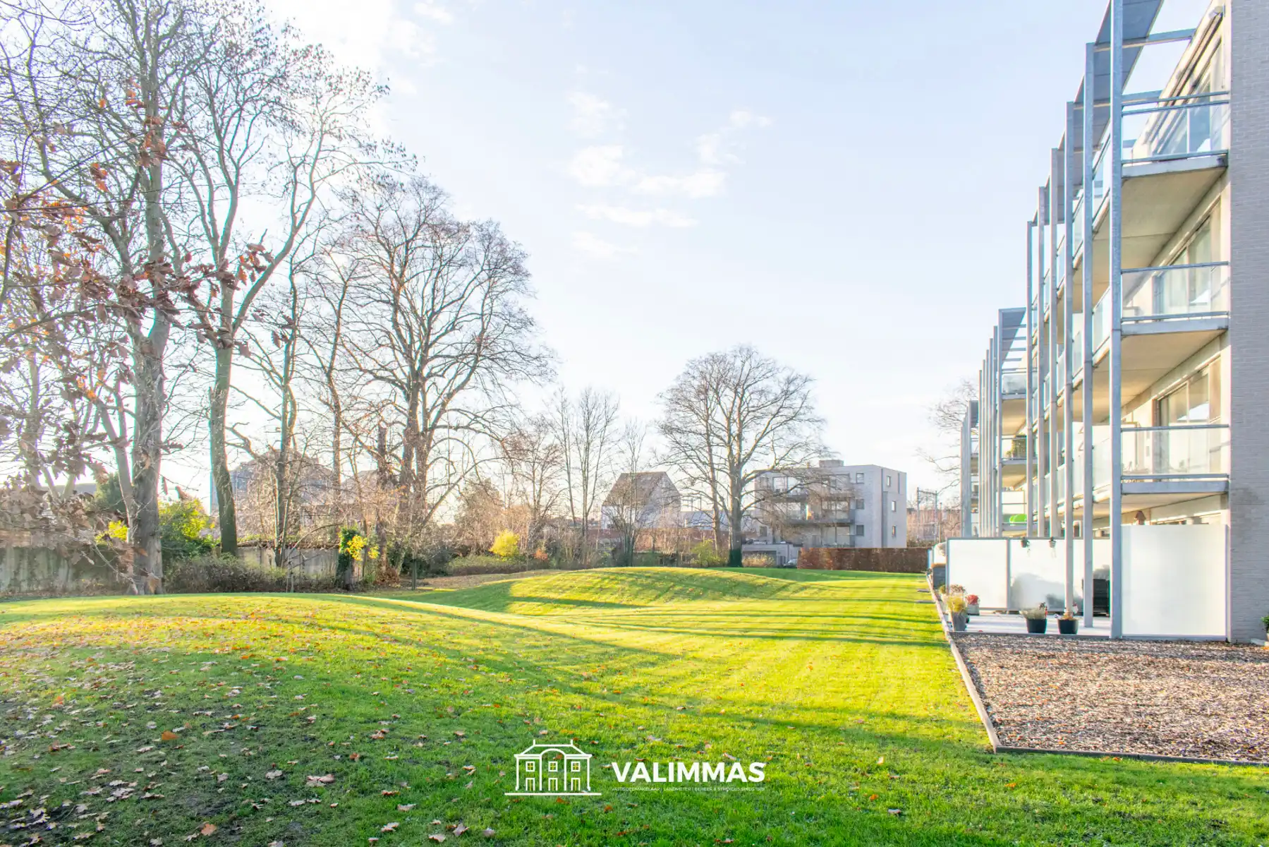 Instapklaar appartement met terras, kelder en event. garage. foto 7