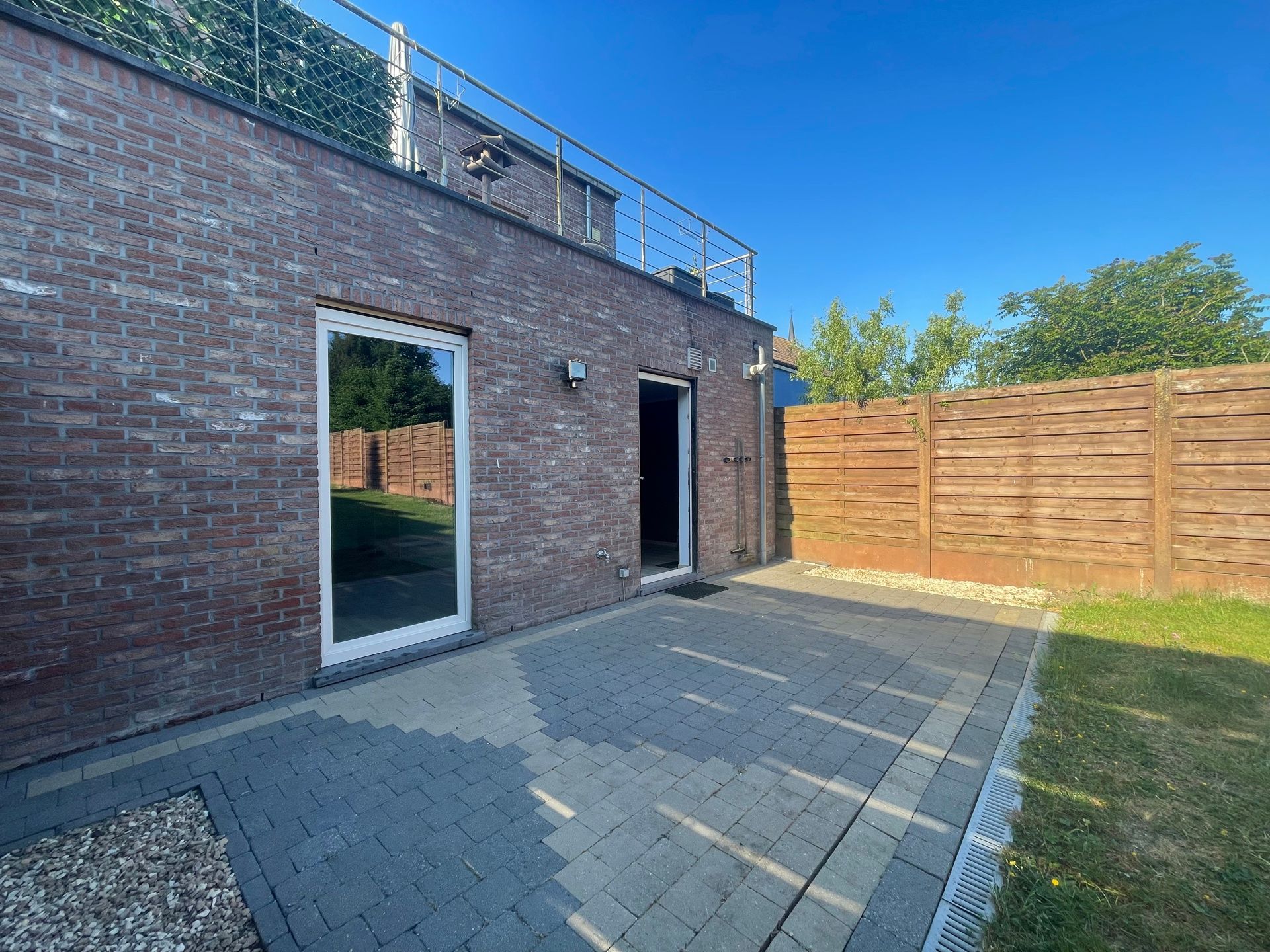 Ruim gelijkvloers appartement met tuin foto 10