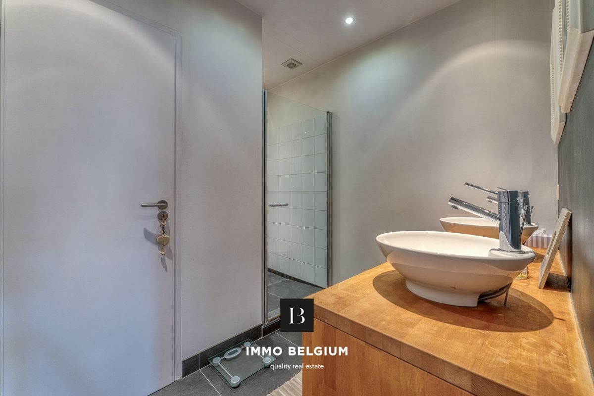 Lichtrijk appartement met parking nabij het strand foto 11